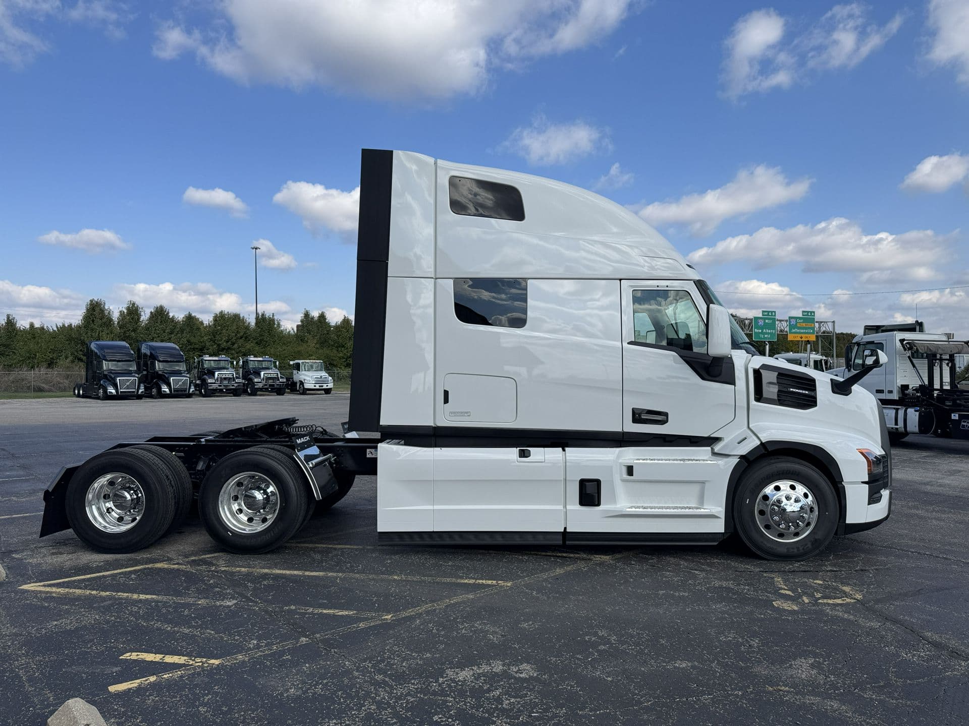 2026 Mack Pioneer — photo 4