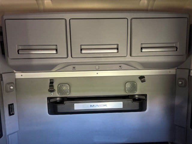 2020 Mack Anthem — photo 9