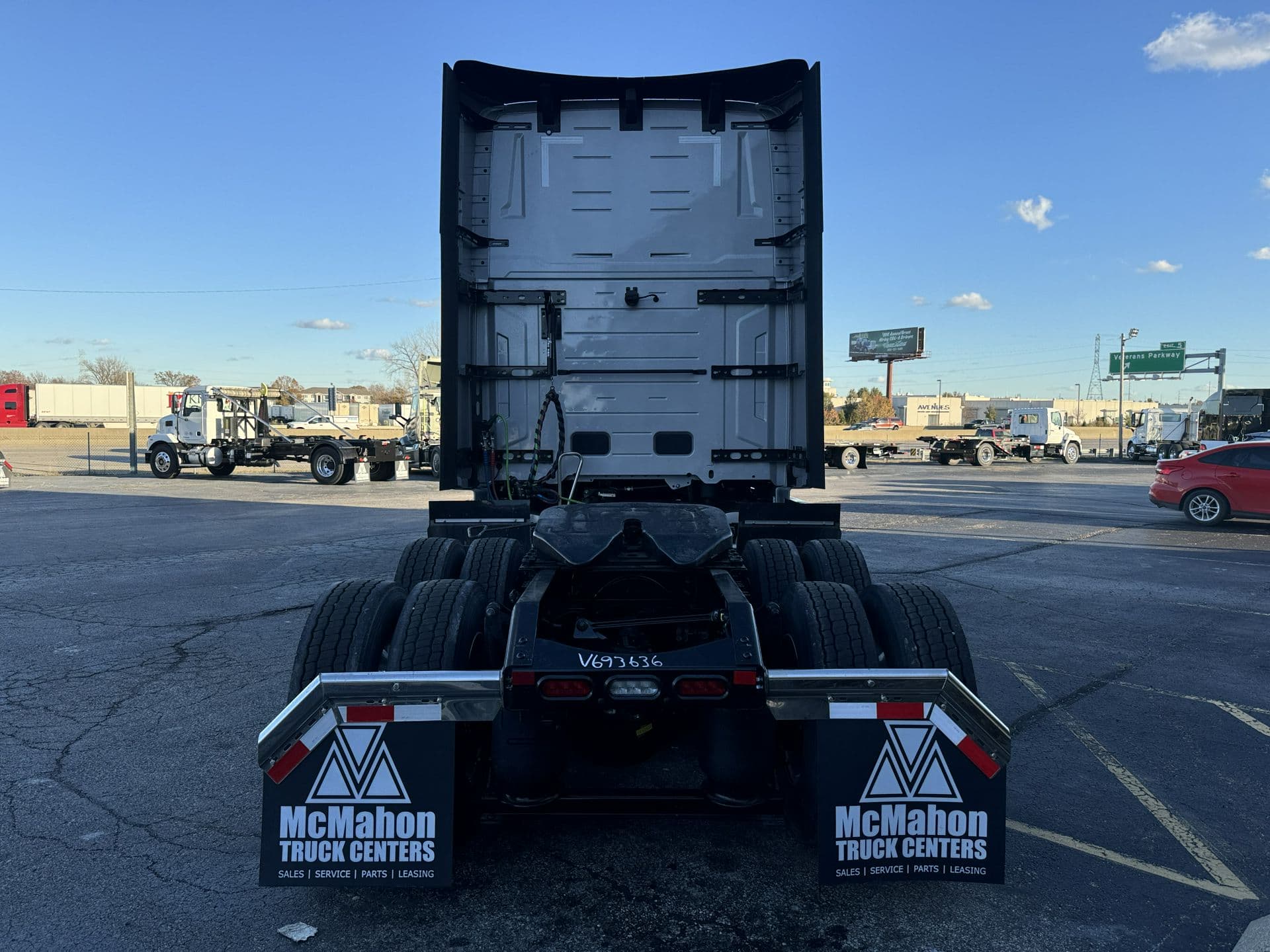 2026 Volvo VNL 860 — photo 3