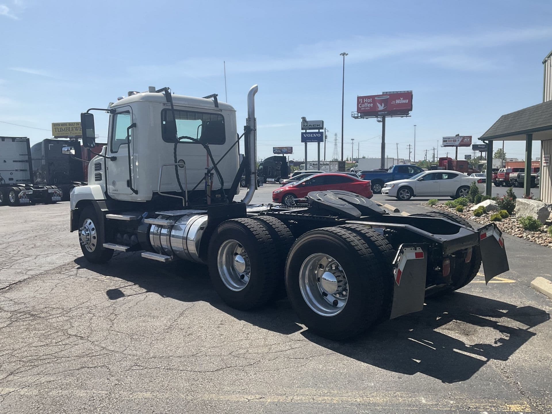 2019 Mack Anthem — photo 7