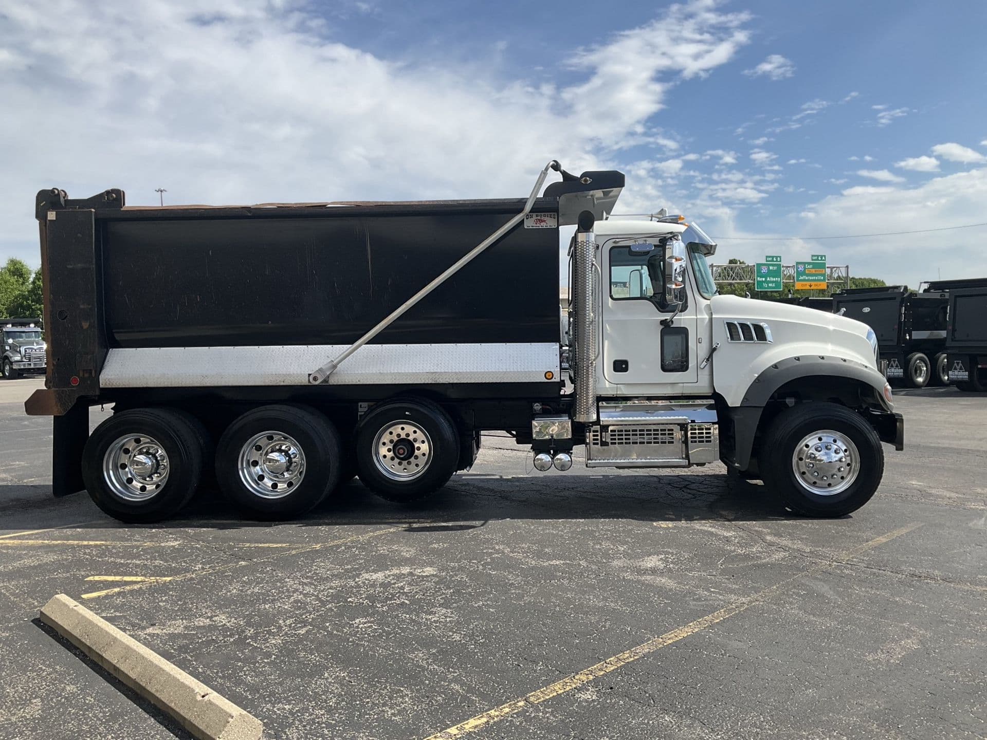 2020 Mack Granite — photo 4