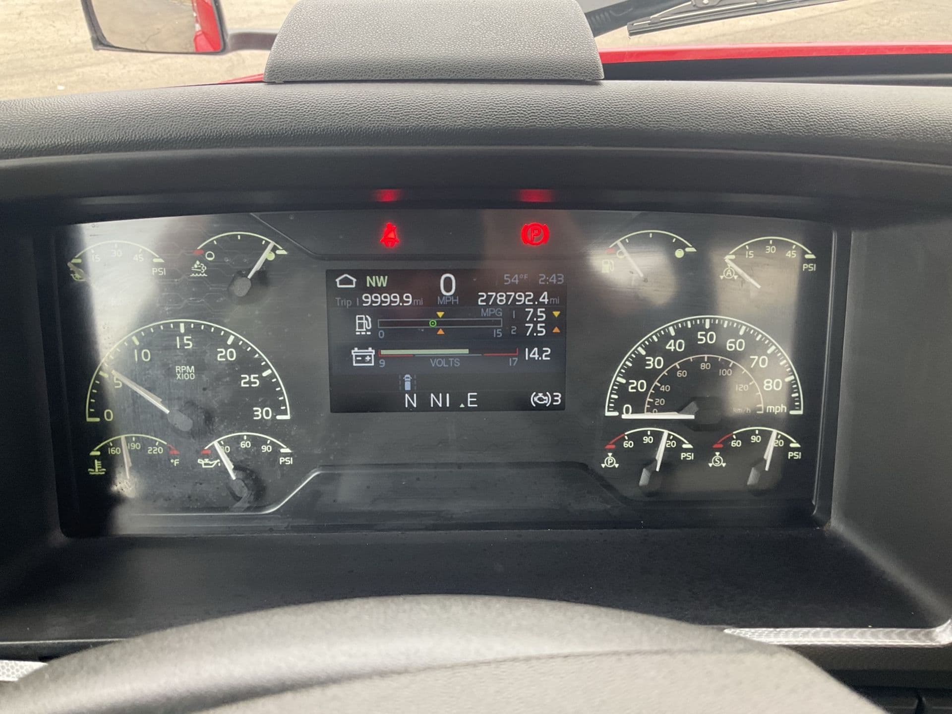 2021 Volvo VNR 640 — photo 14