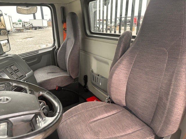 2018 Volvo VNR 640 — photo 11