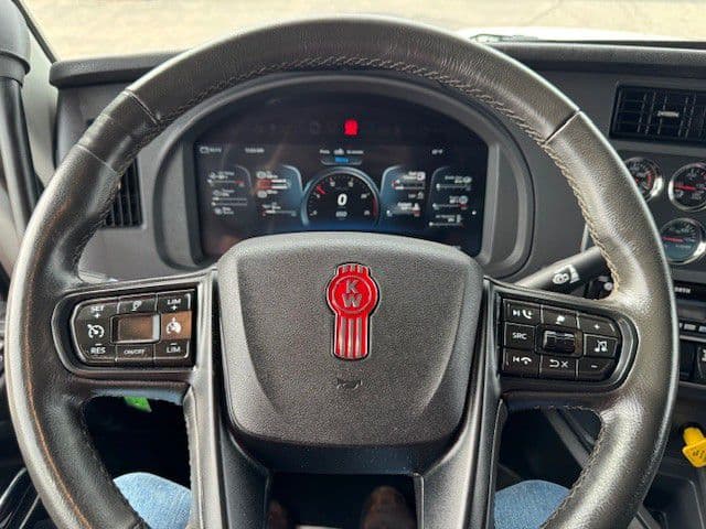 2025 Kenworth T880 — photo 20