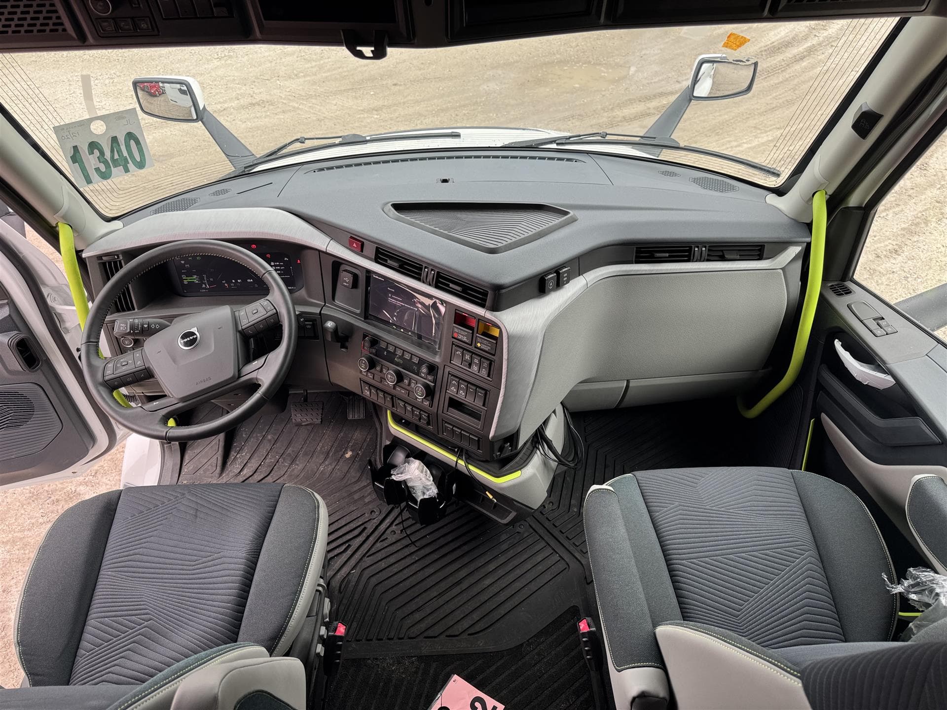 2025 Volvo VNL 860 — photo 11