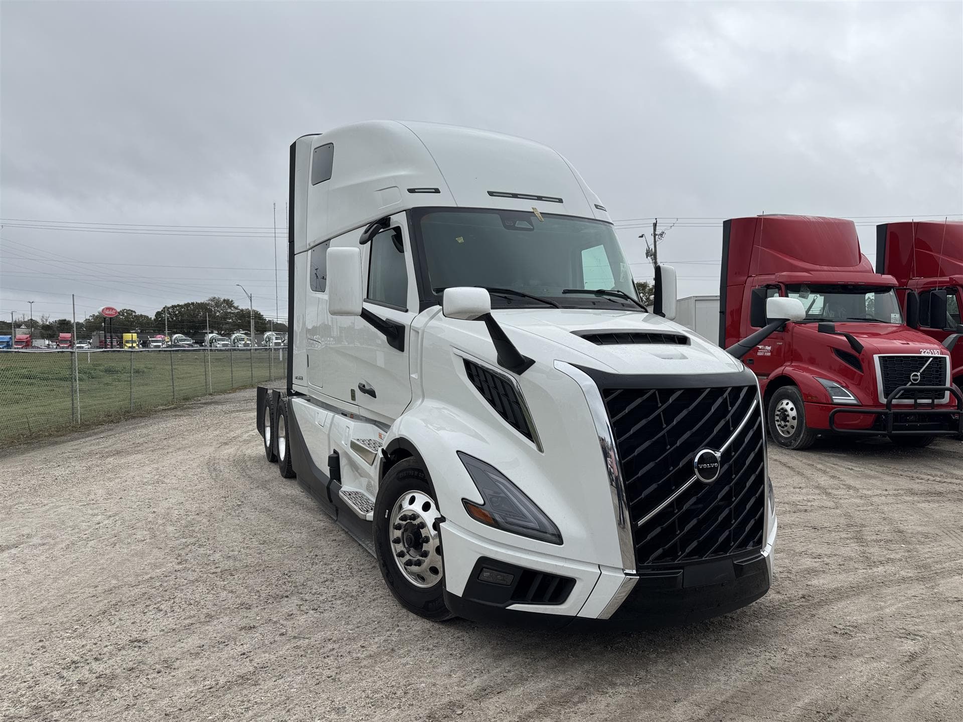 2025 Volvo VNL 860 — photo 3