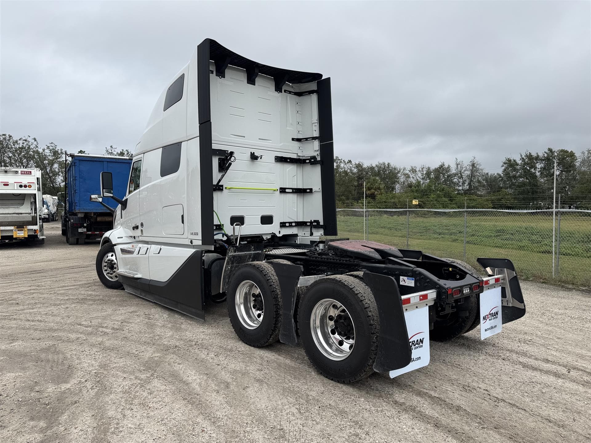 2025 Volvo VNL 860 — photo 7
