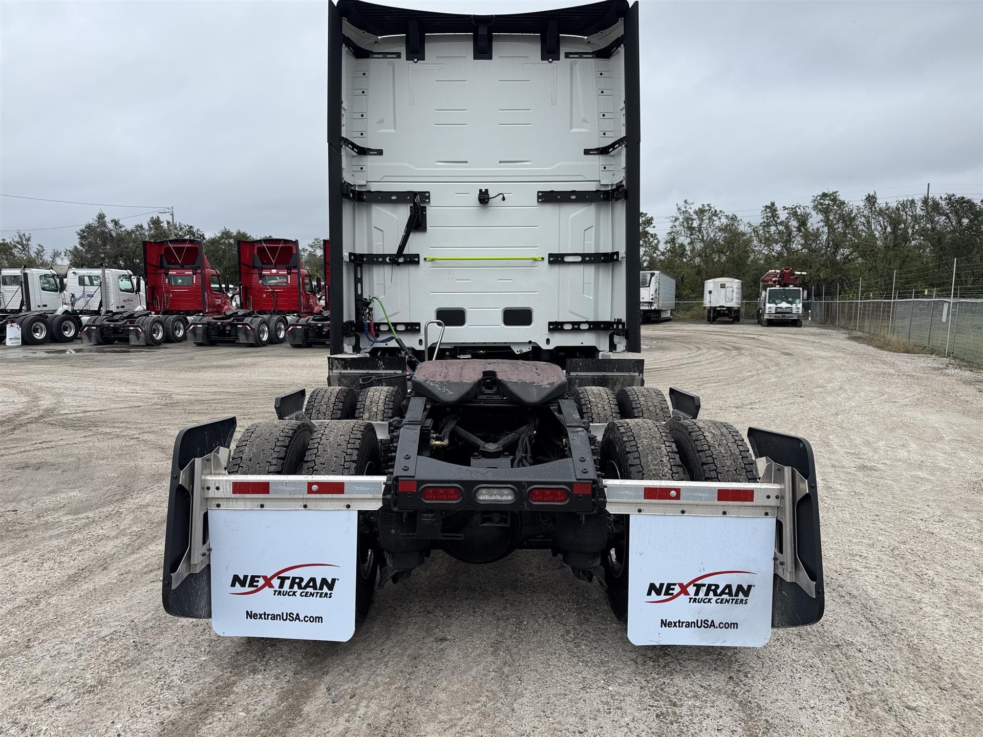 2025 Volvo VNL 860 — photo 6