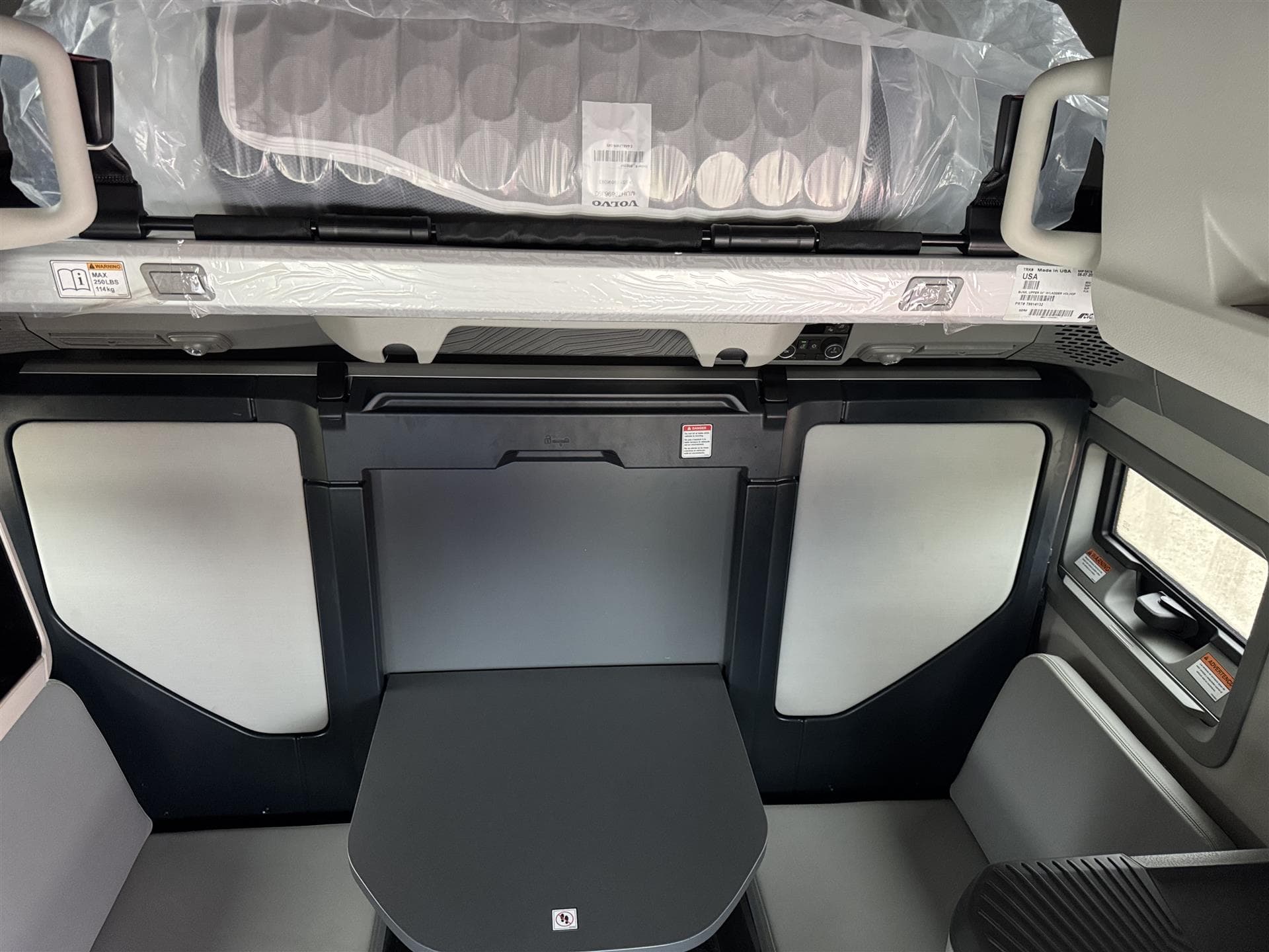 2025 Volvo VNL 860 — photo 13