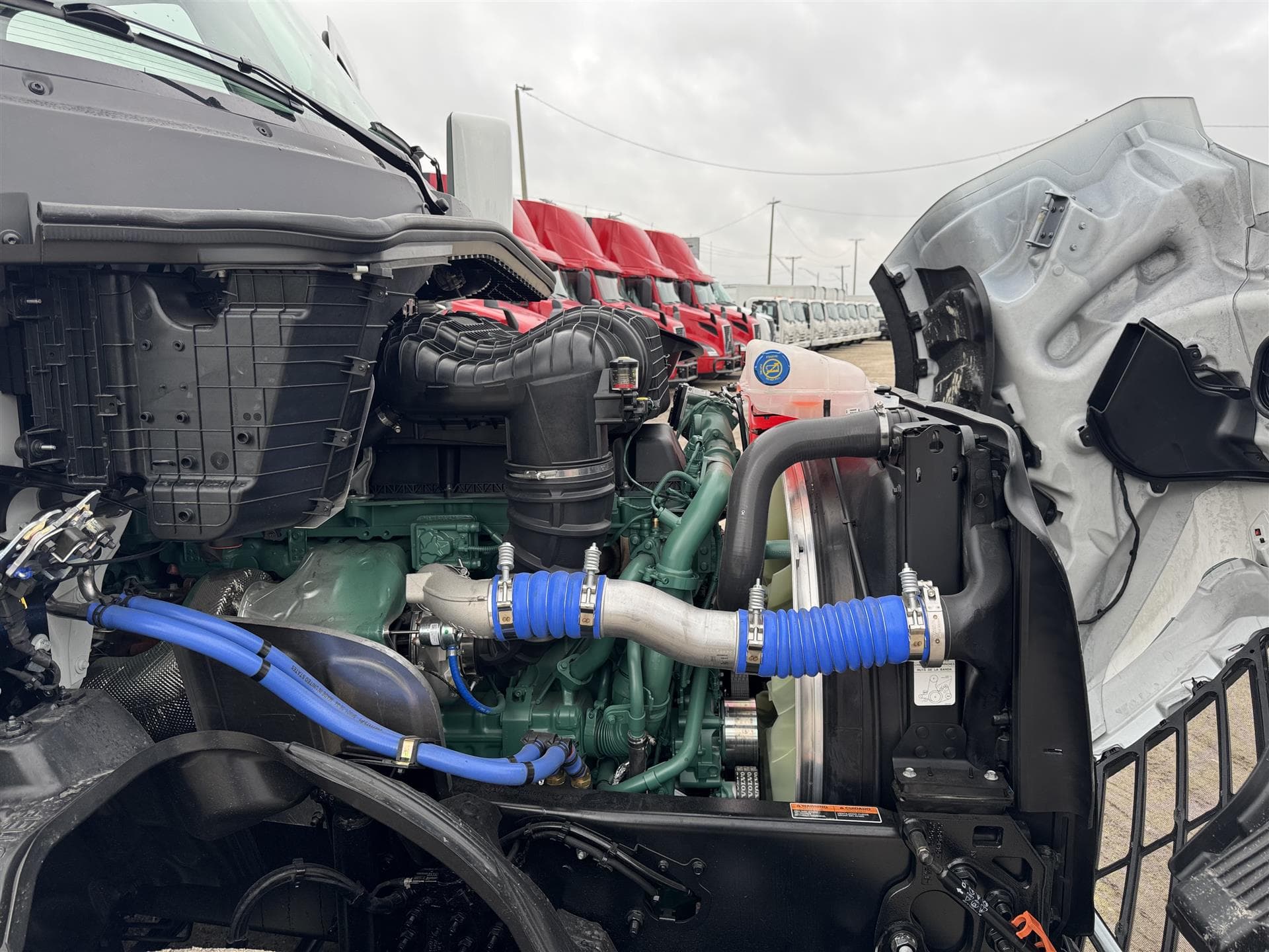 2025 Volvo VNL 860 — photo 20