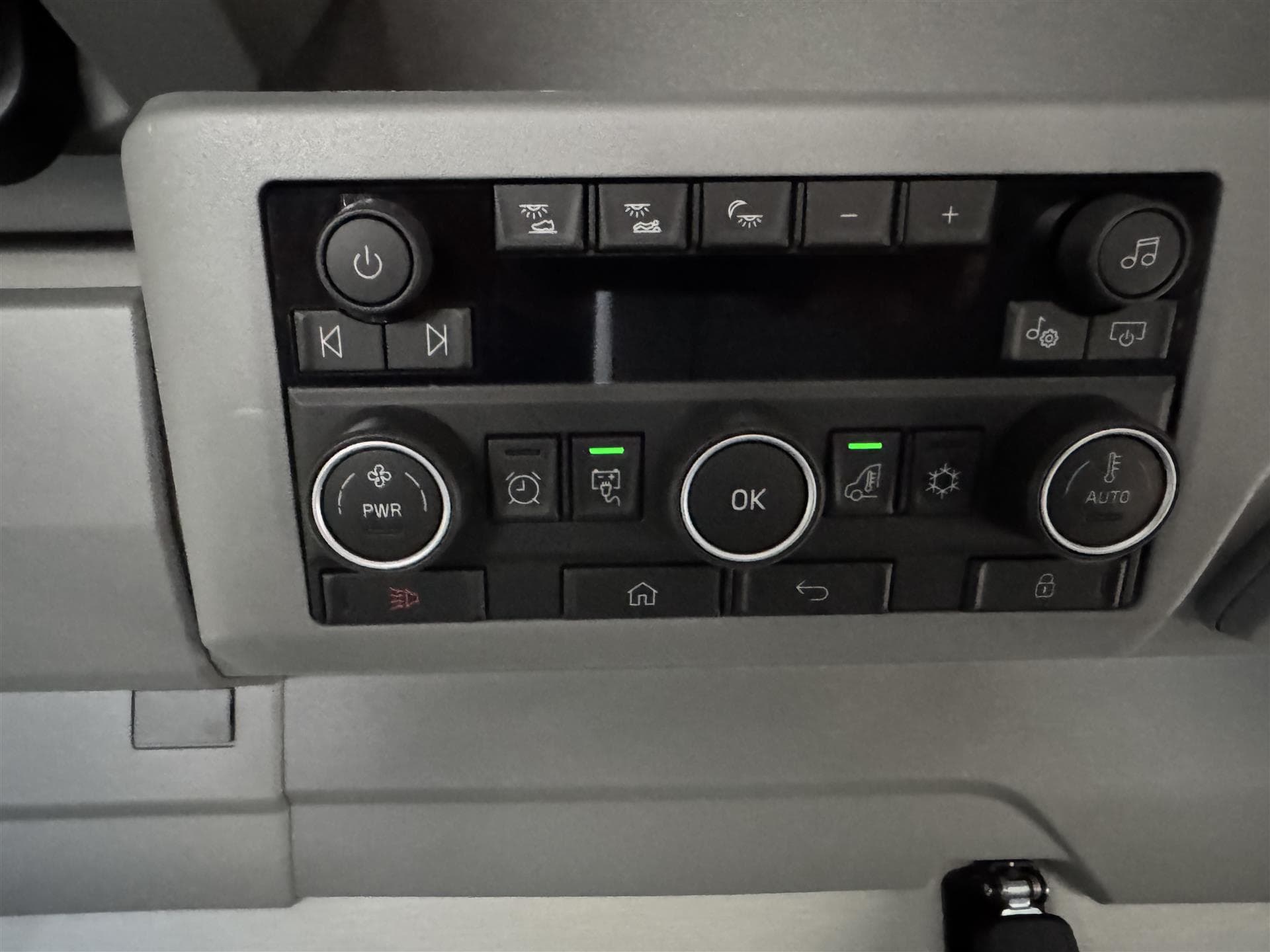 2025 Volvo VNL 860 — photo 18