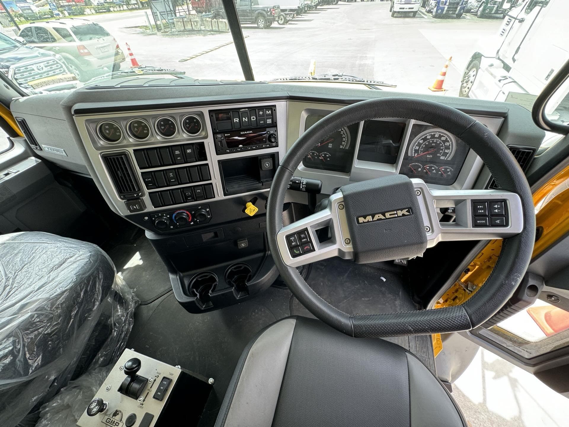 2023 Mack Granite — photo 6