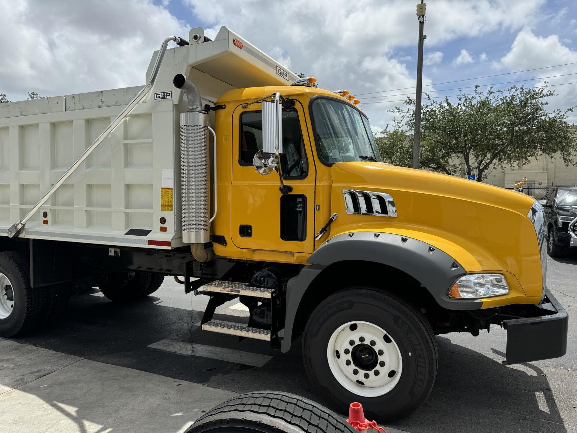 2023 Mack Granite — photo 8