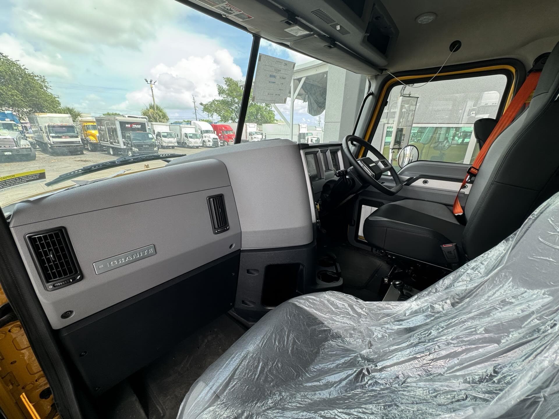 2023 Mack Granite — photo 14