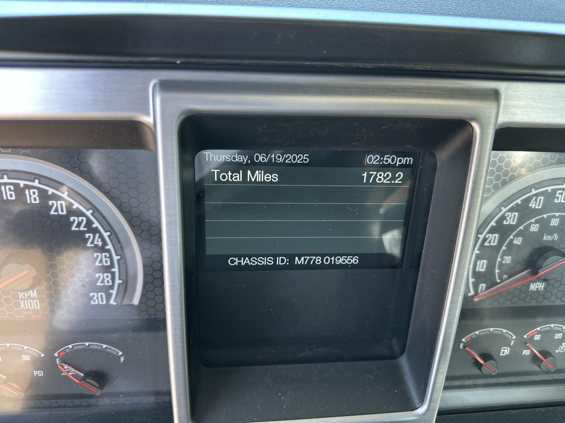 2026 Mack Pinnacle — photo 7