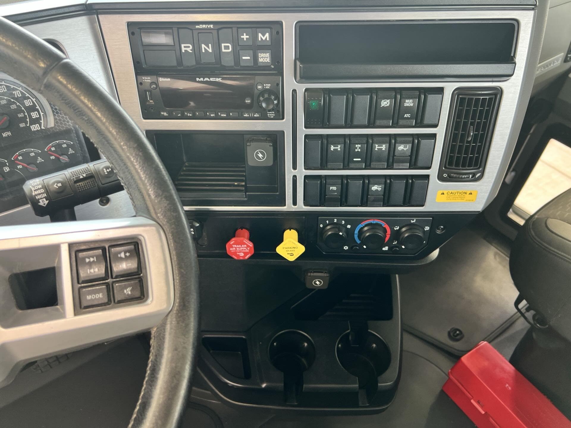 2025 Mack Pinnacle — photo 21