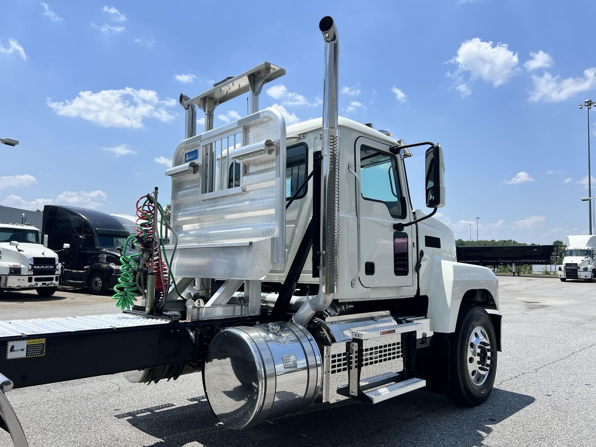 2025 Mack Pinnacle — photo 9