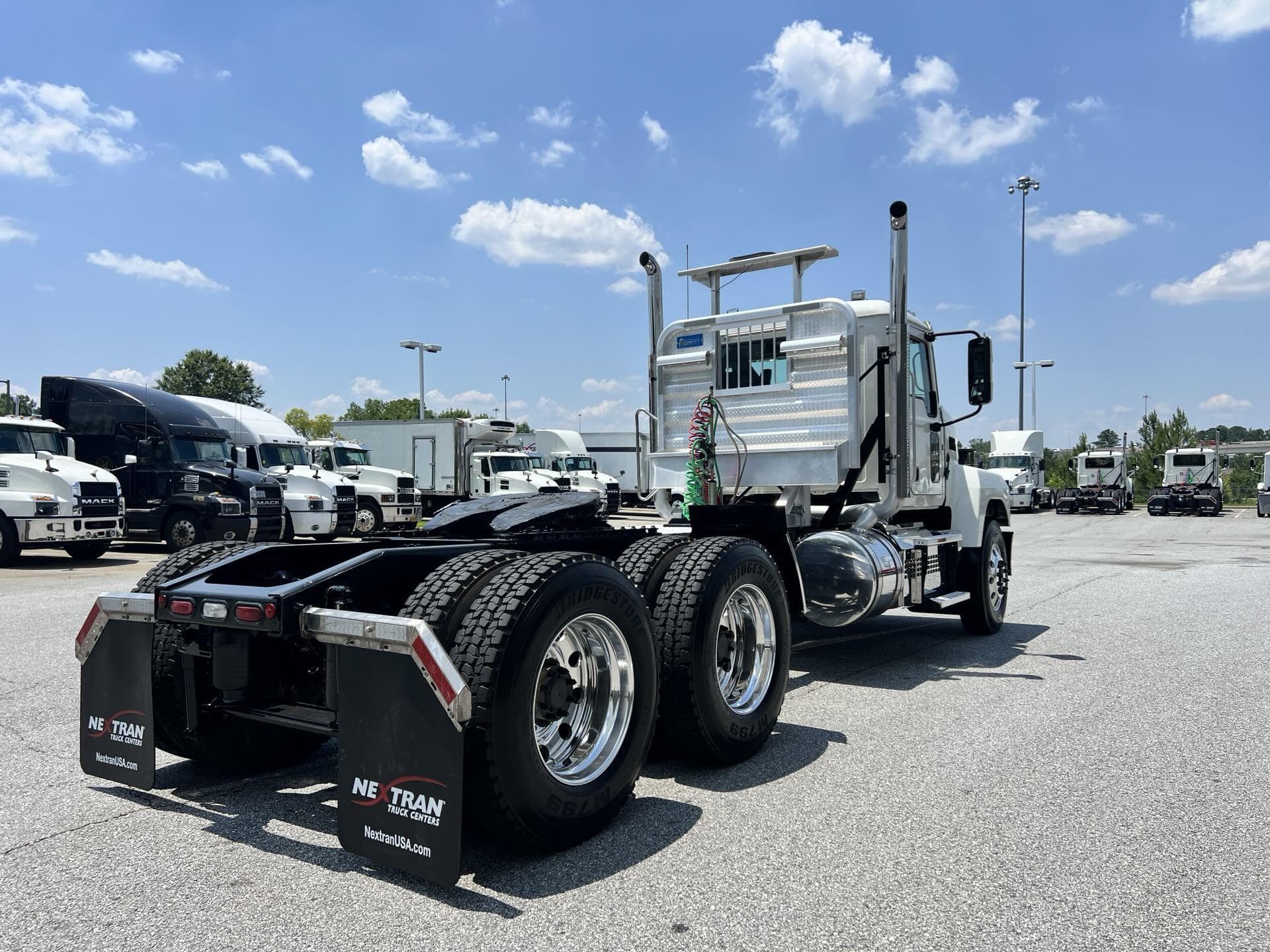 2025 Mack Pinnacle — photo 7