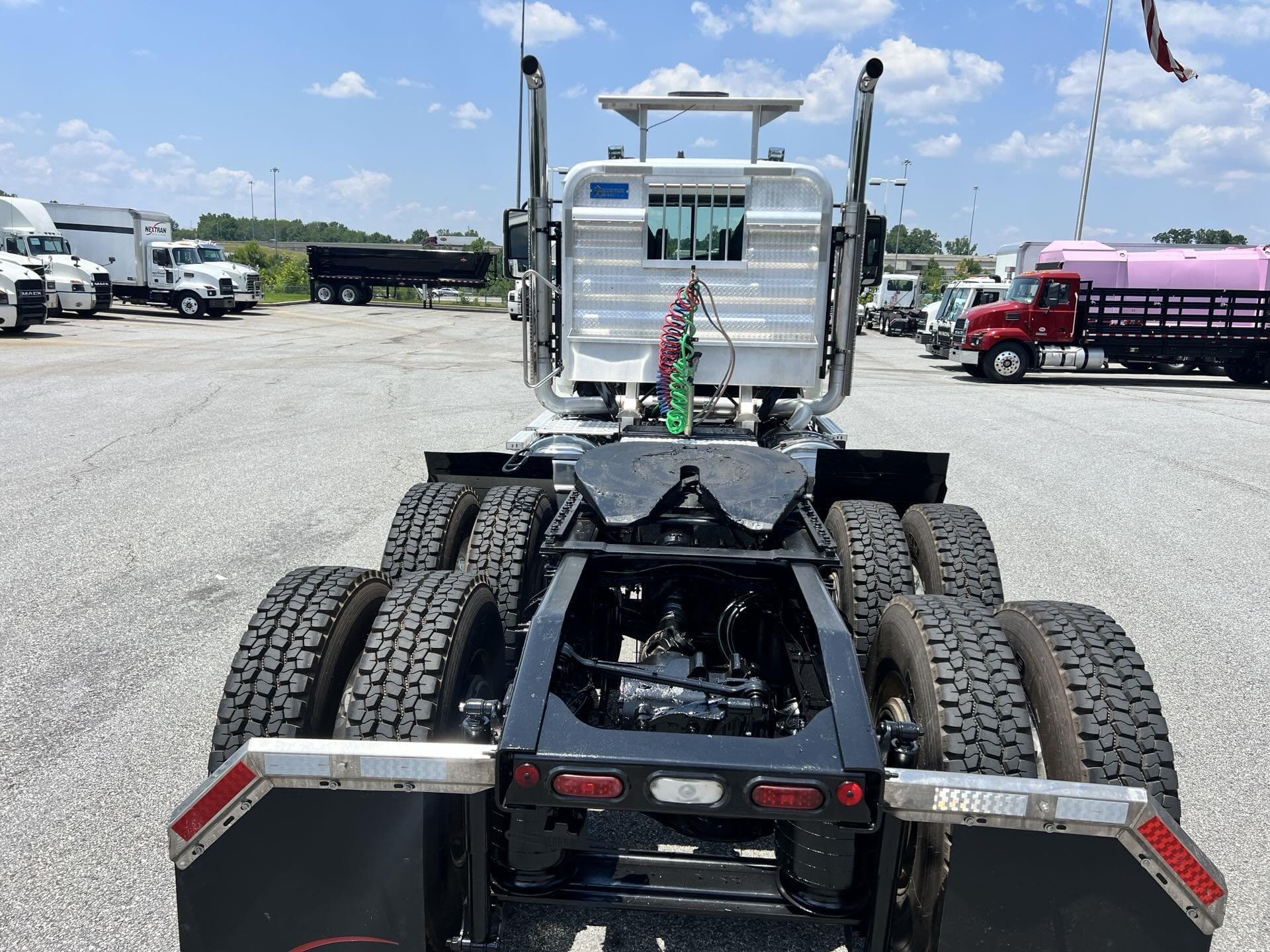 2025 Mack Pinnacle — photo 6