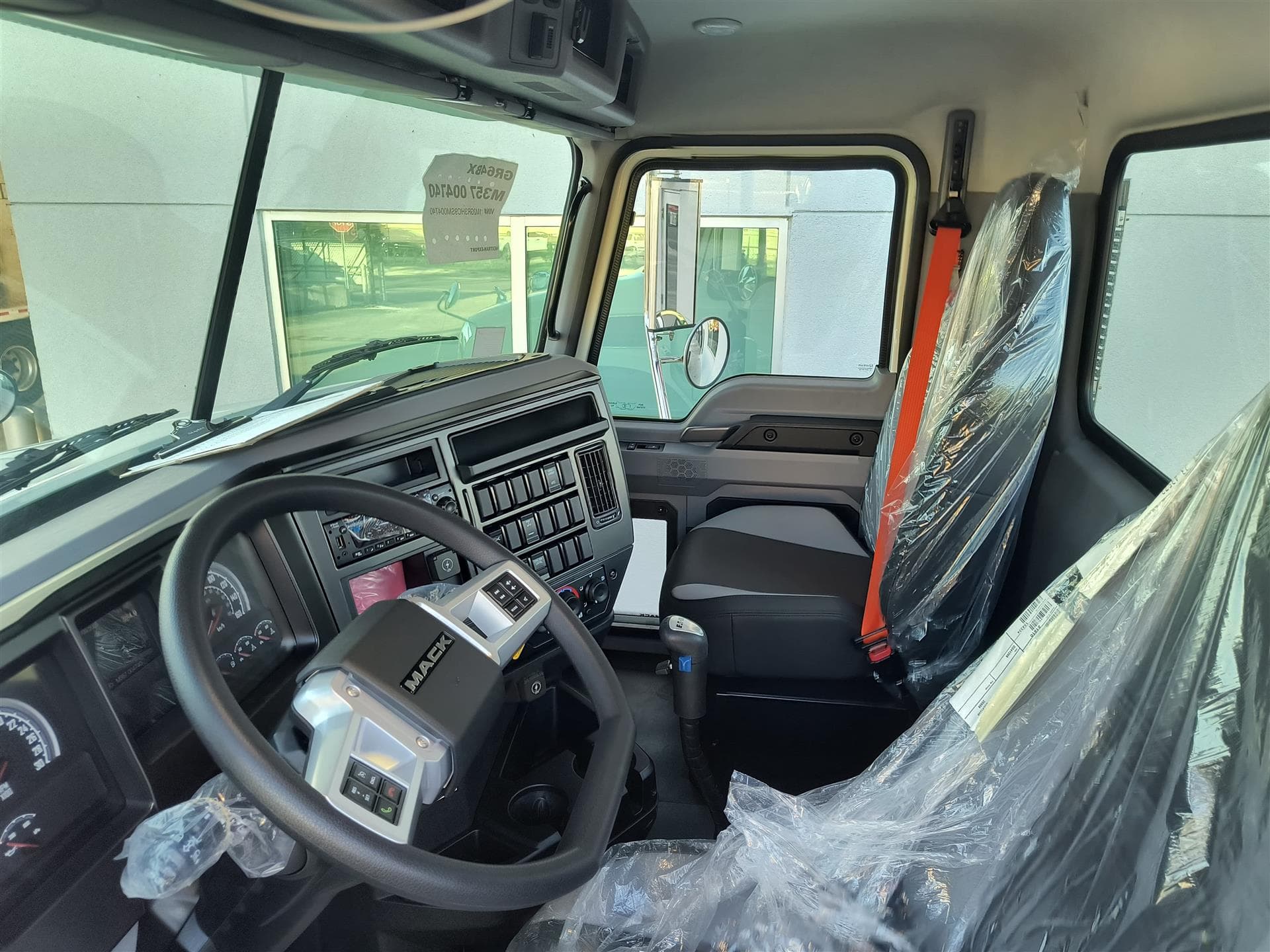 2025 Mack Granite — photo 6