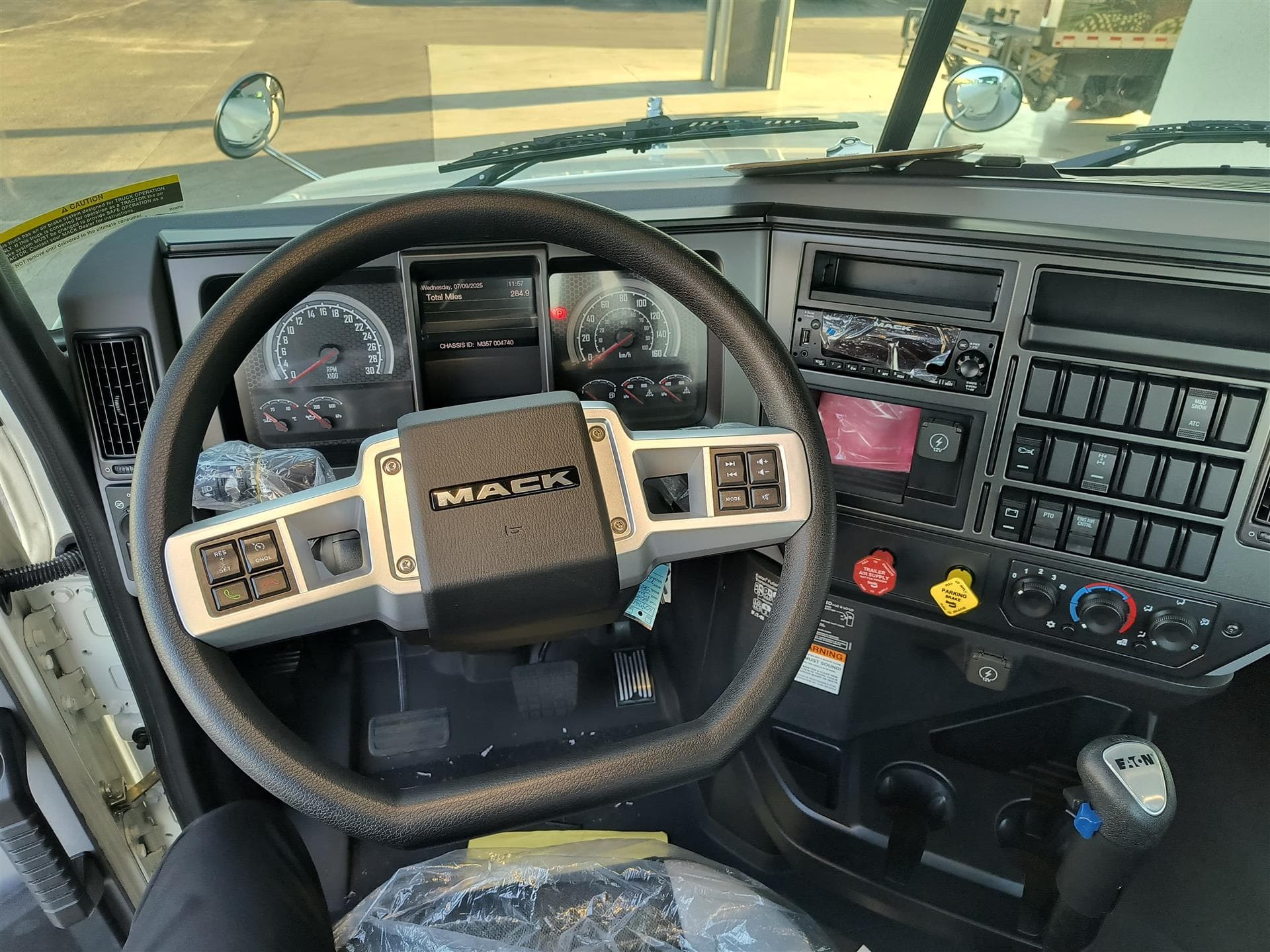 2025 Mack Granite — photo 7