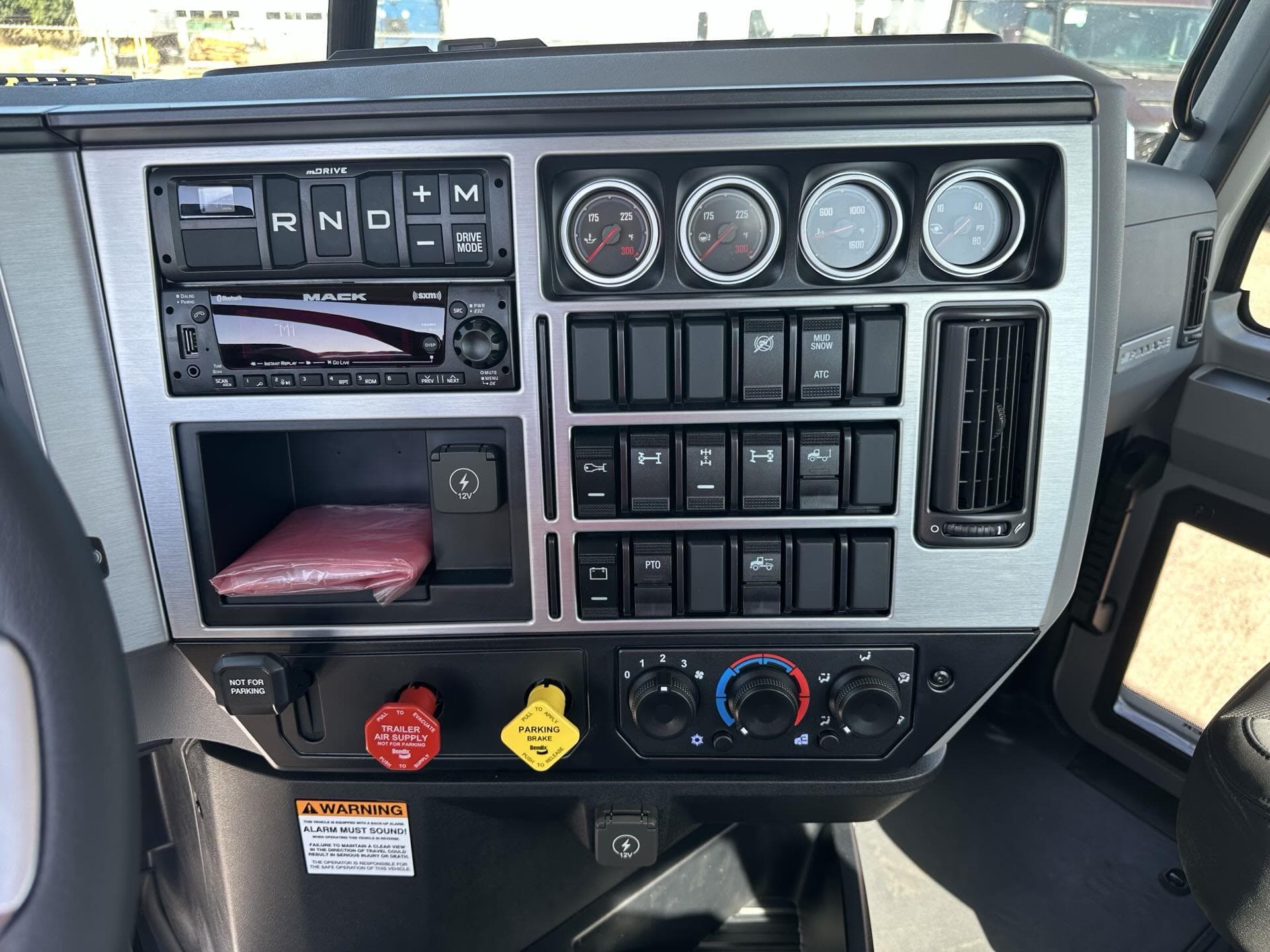 2026 Mack Pinnacle — photo 8