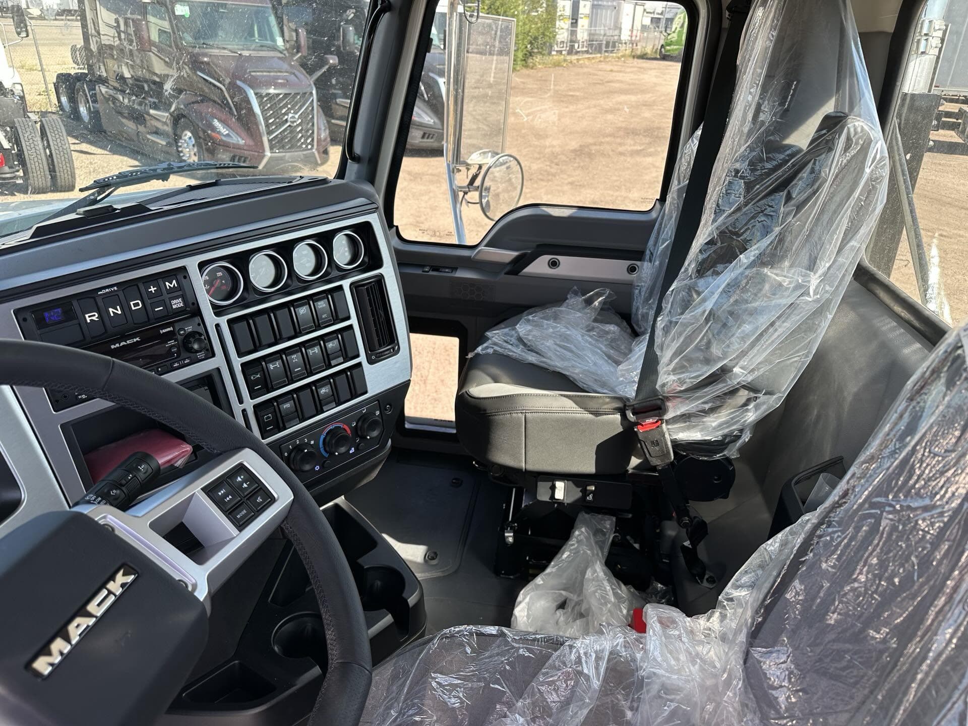 2026 Mack Pinnacle — photo 10