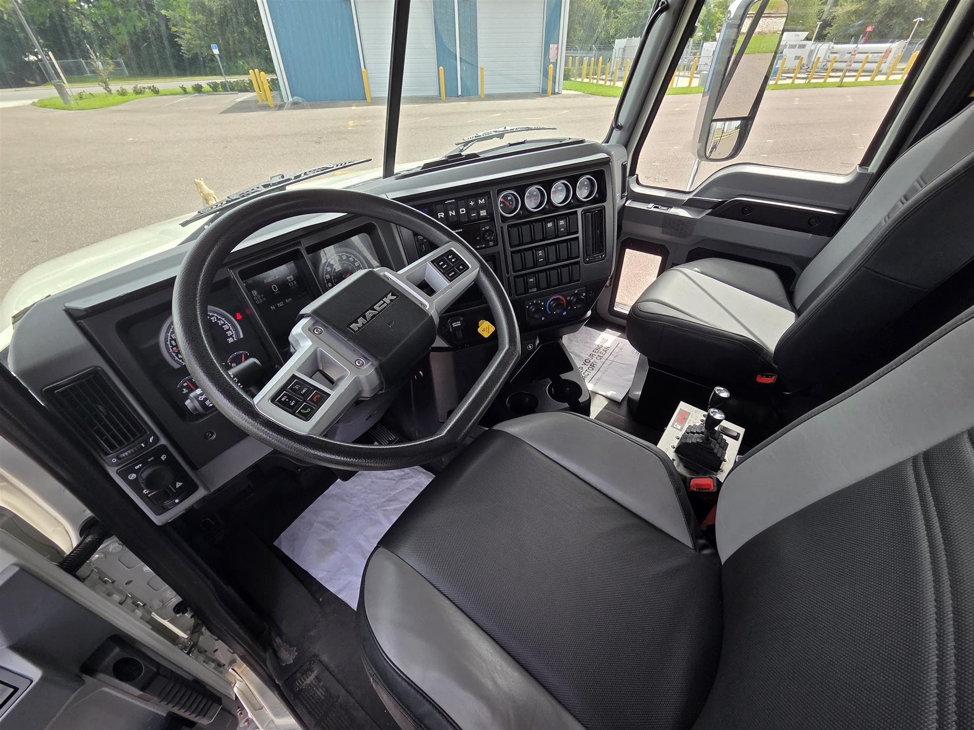 2024 Mack Granite — photo 21