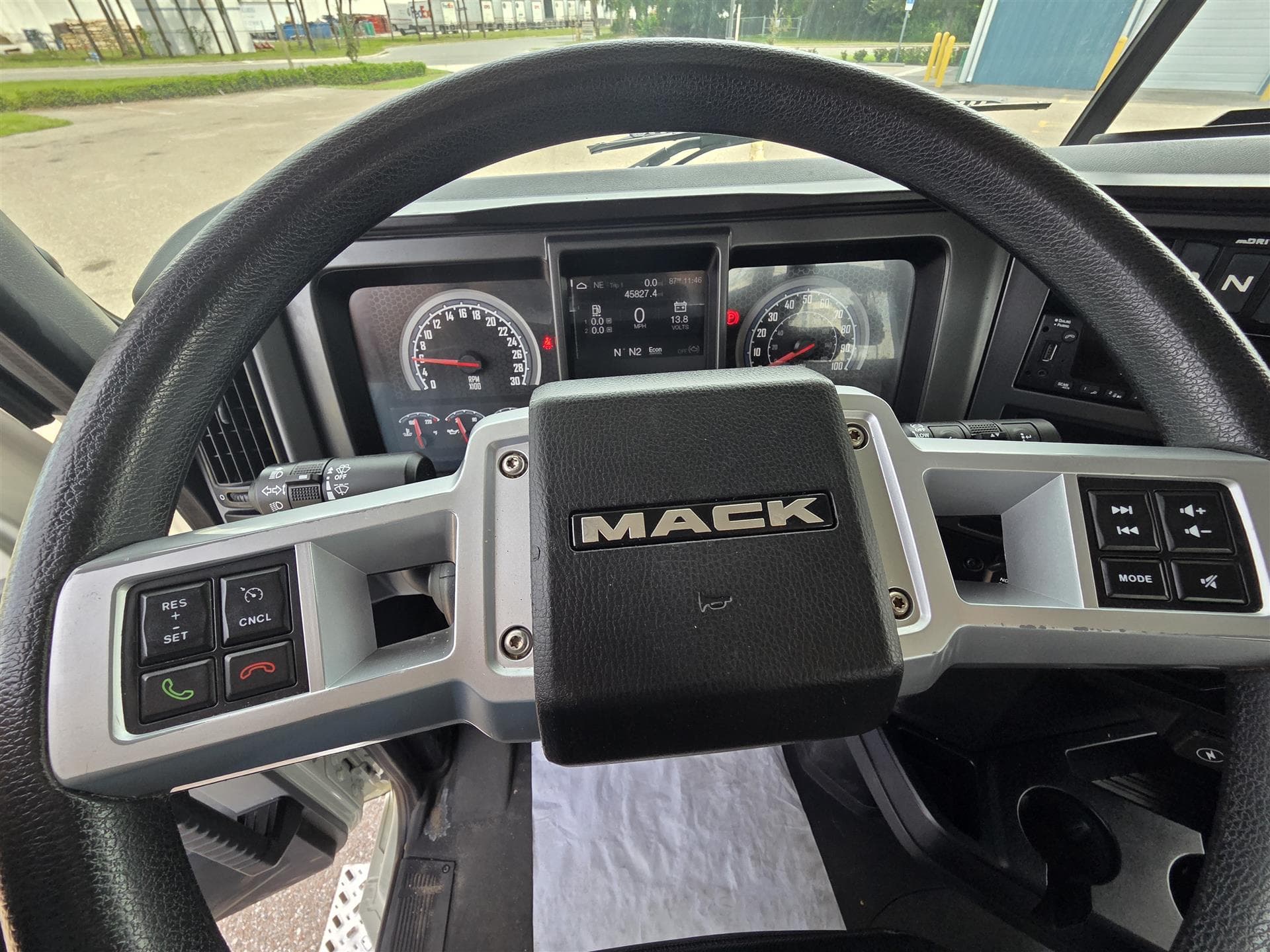 2024 Mack Granite — photo 25