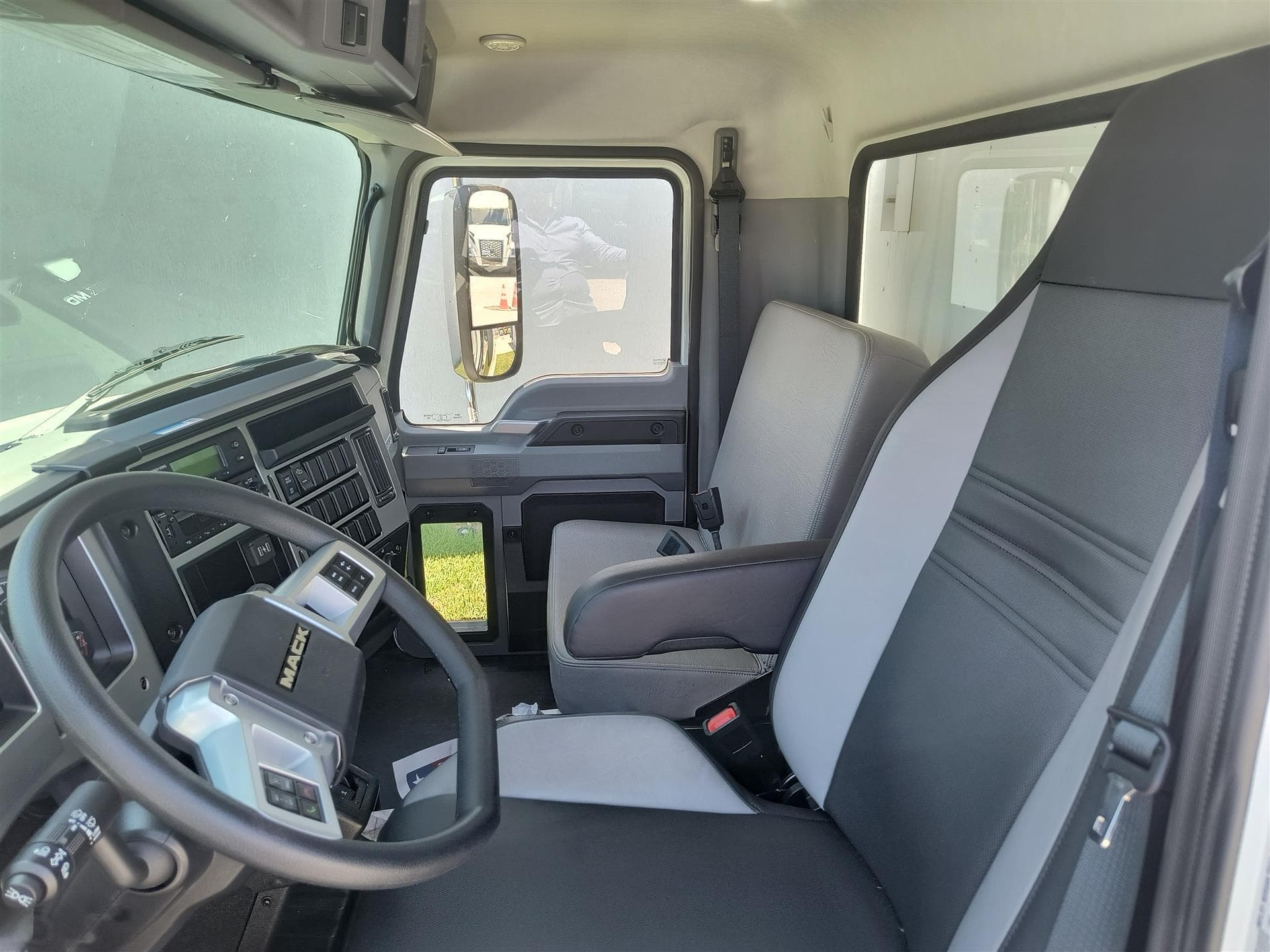 2026 Mack — photo 9
