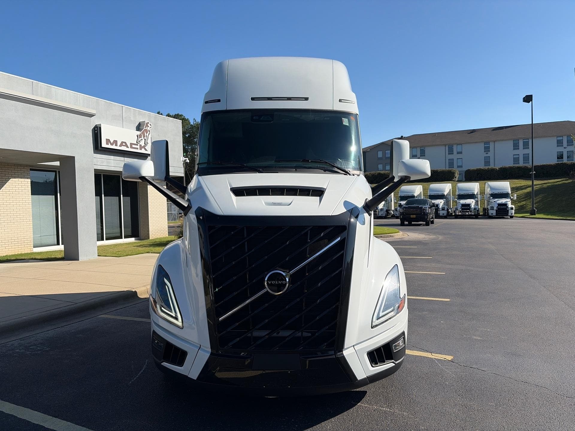 2025 Volvo VNL 860 — photo 2