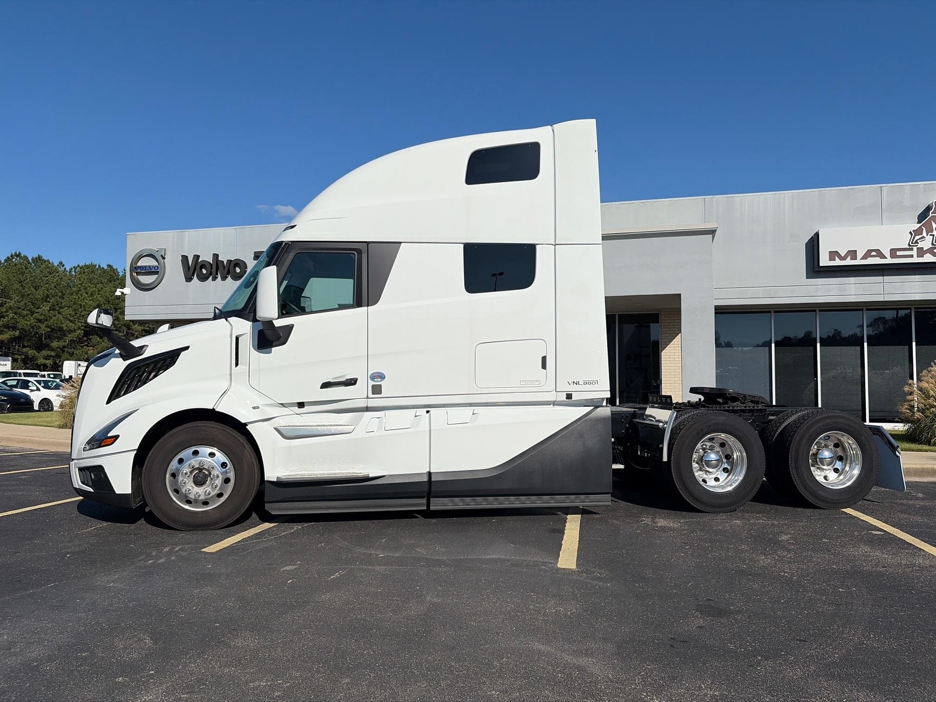 2025 Volvo VNL 860 — photo 8