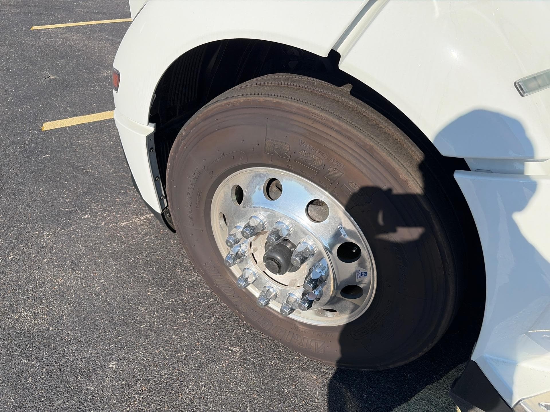 2025 Volvo VNL 860 — photo 9