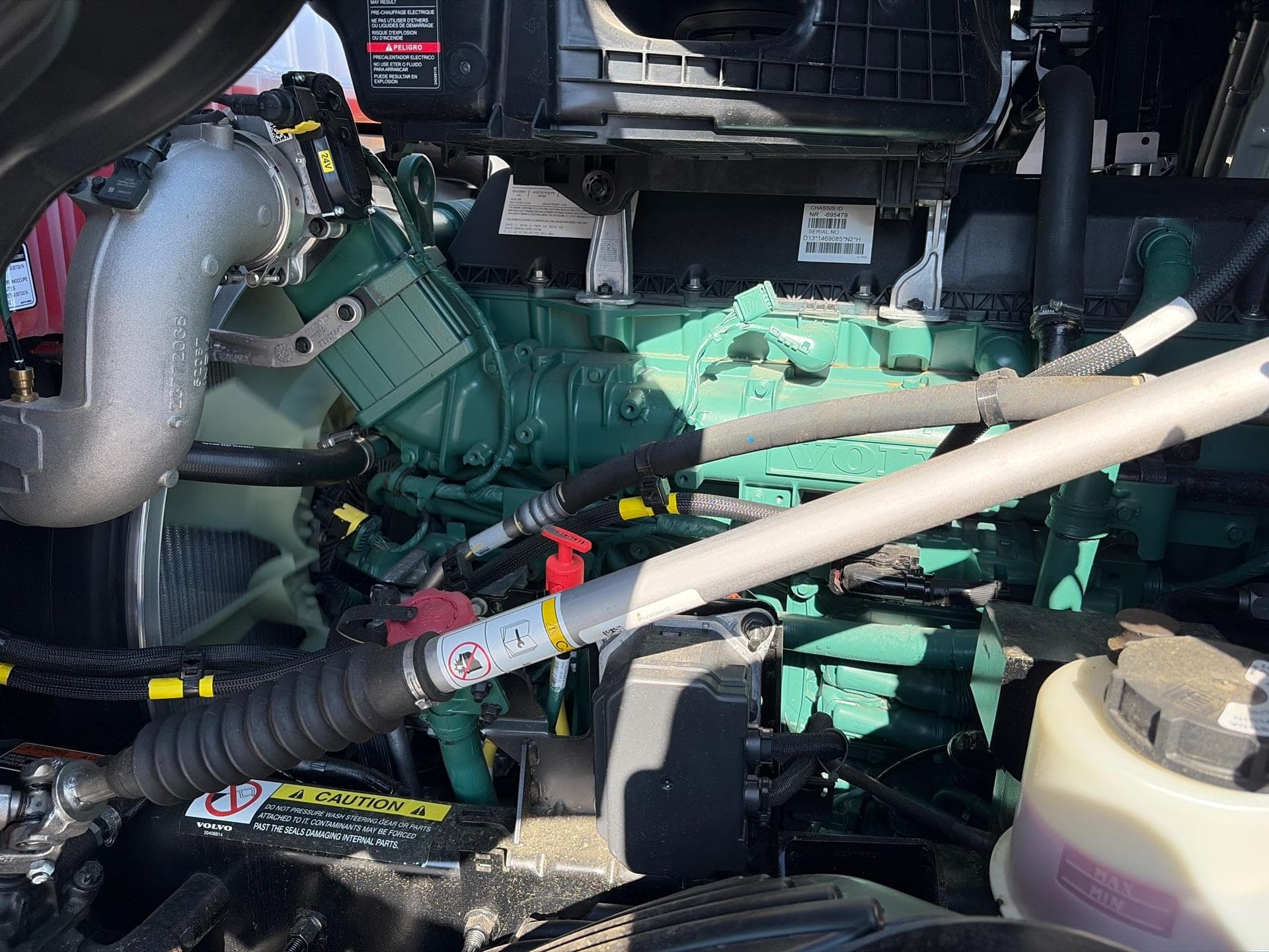 2025 Volvo VNL 860 — photo 10