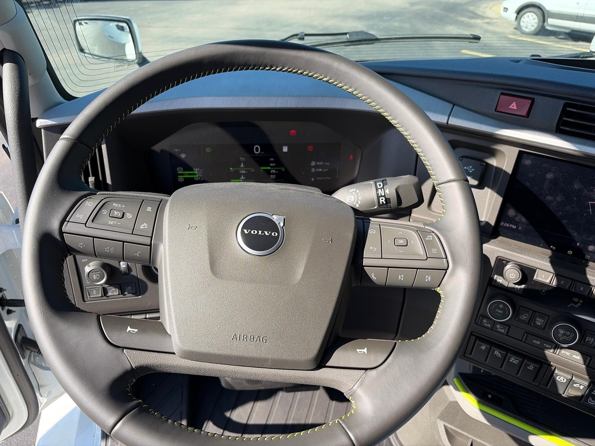 2025 Volvo VNL 860 — photo 13