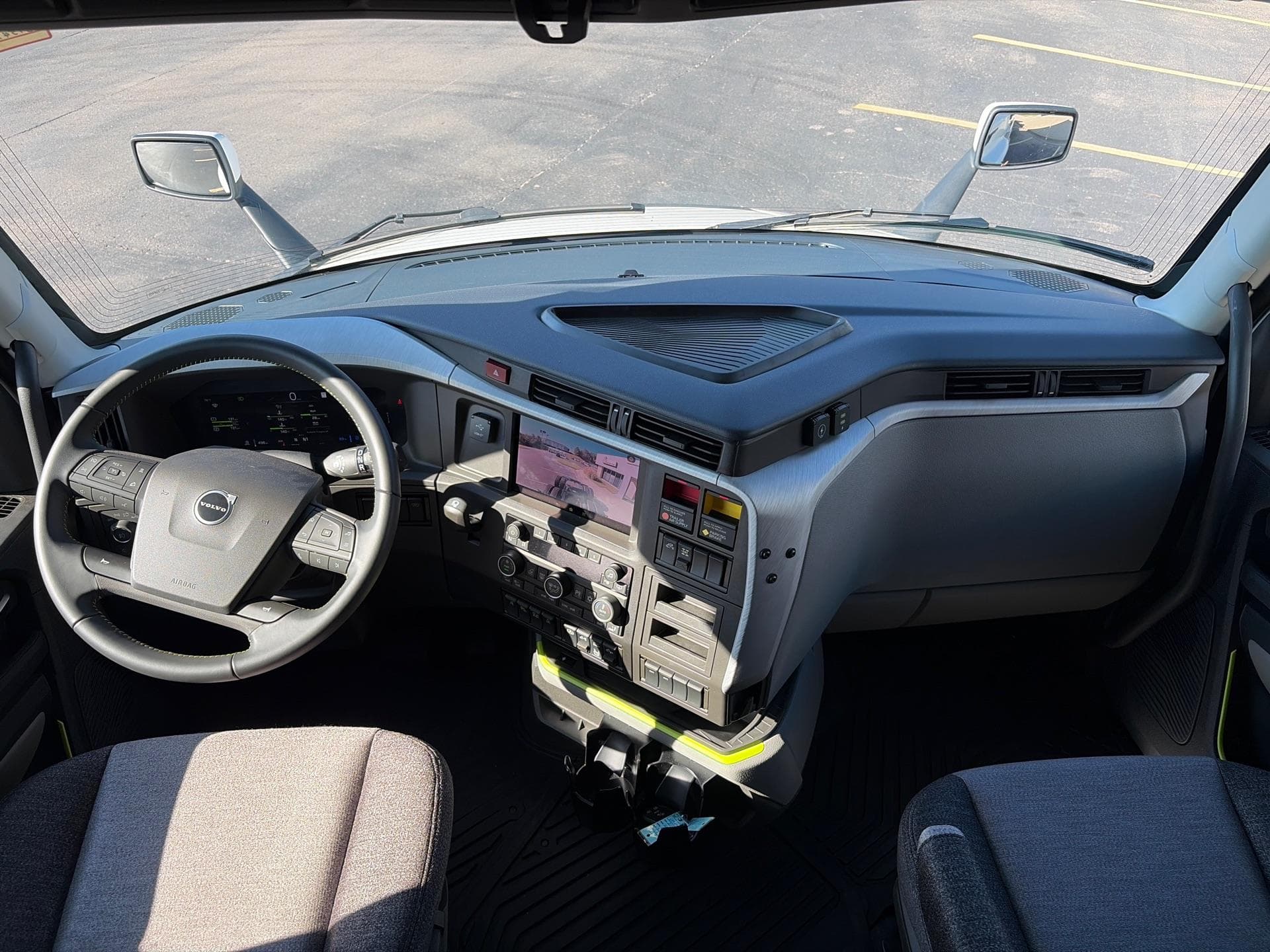 2025 Volvo VNL 860 — photo 22