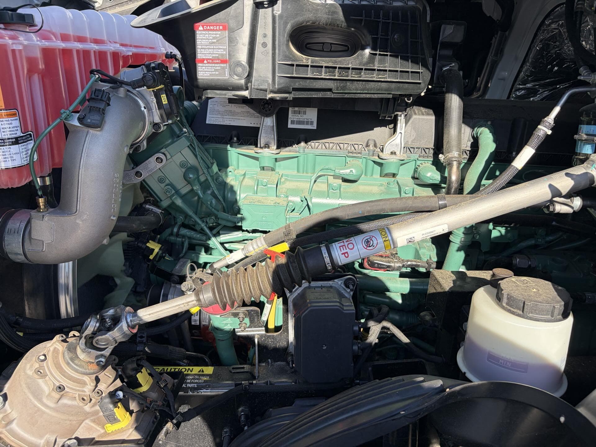 2025 Volvo VNL 860 — photo 8