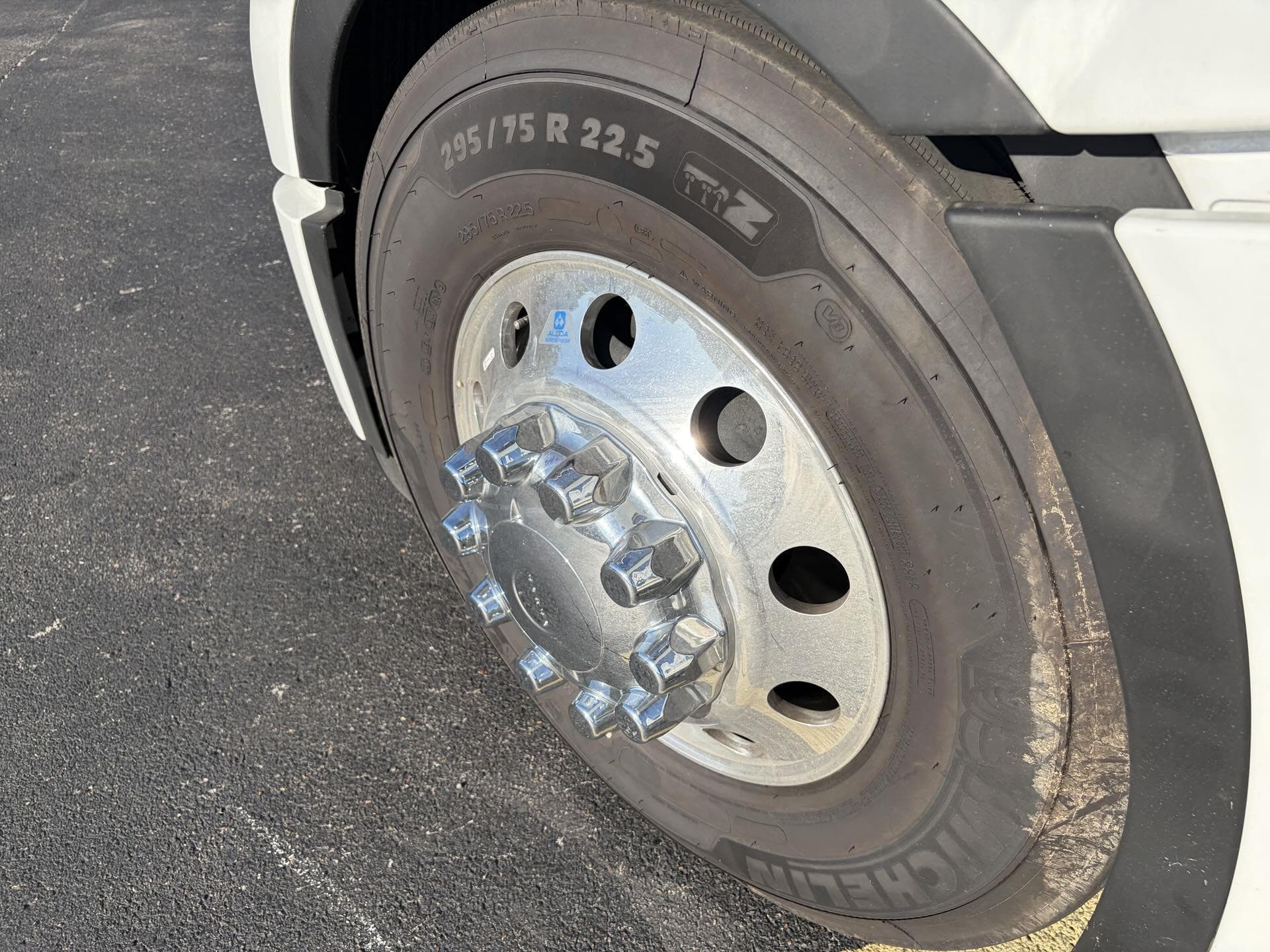 2025 Volvo VNL 860 — photo 9