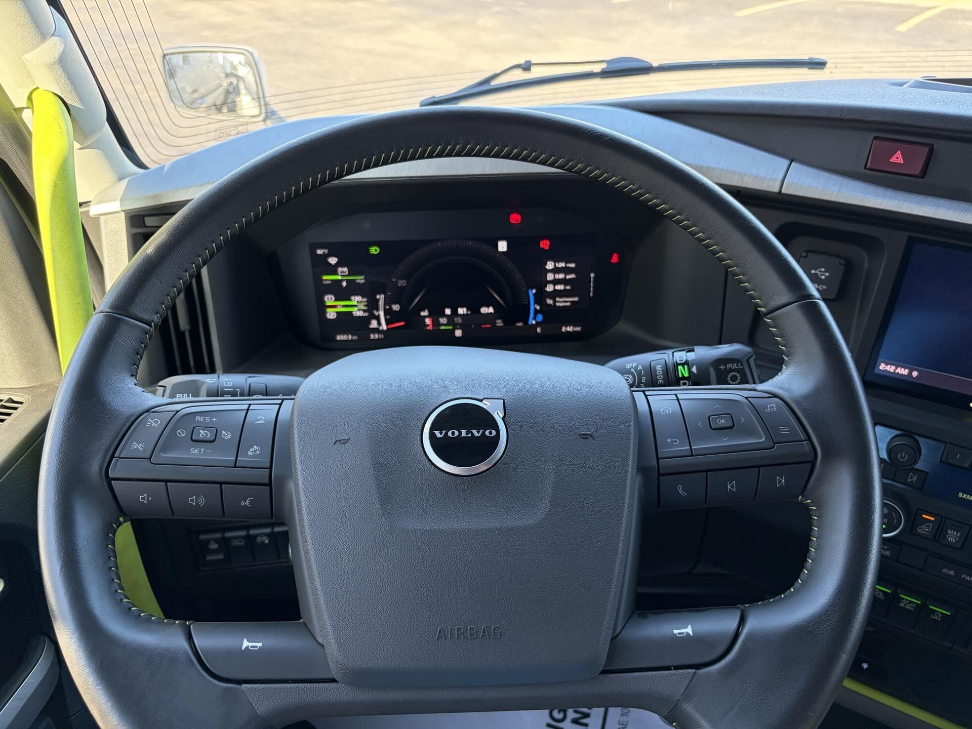 2025 Volvo VNL 860 — photo 11