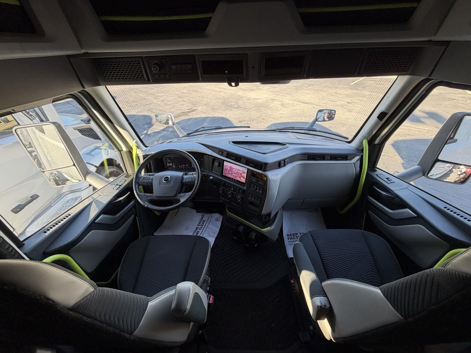 2025 Volvo VNL 860 — photo 20