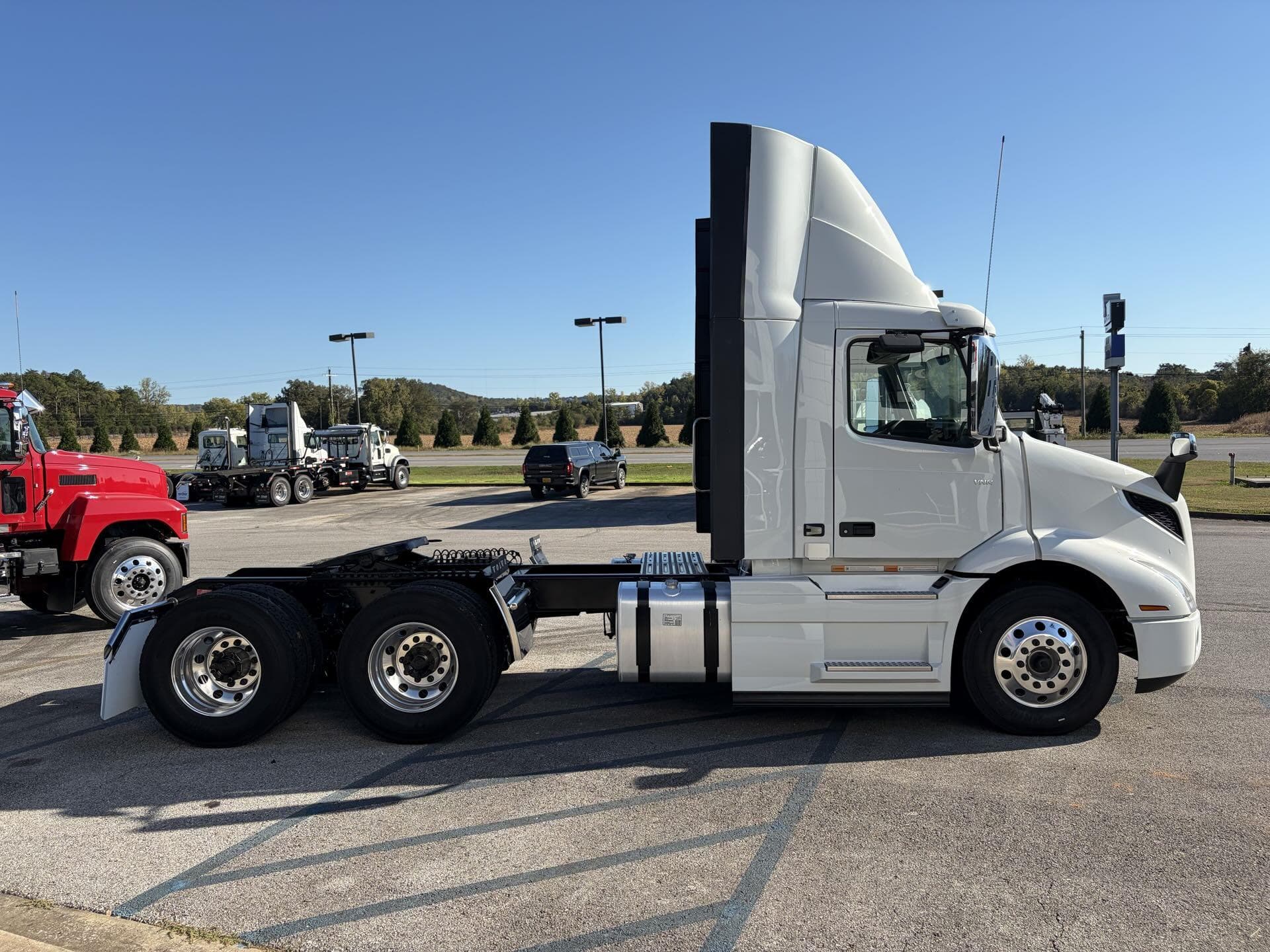 2026 Volvo VNR 640 — photo 5