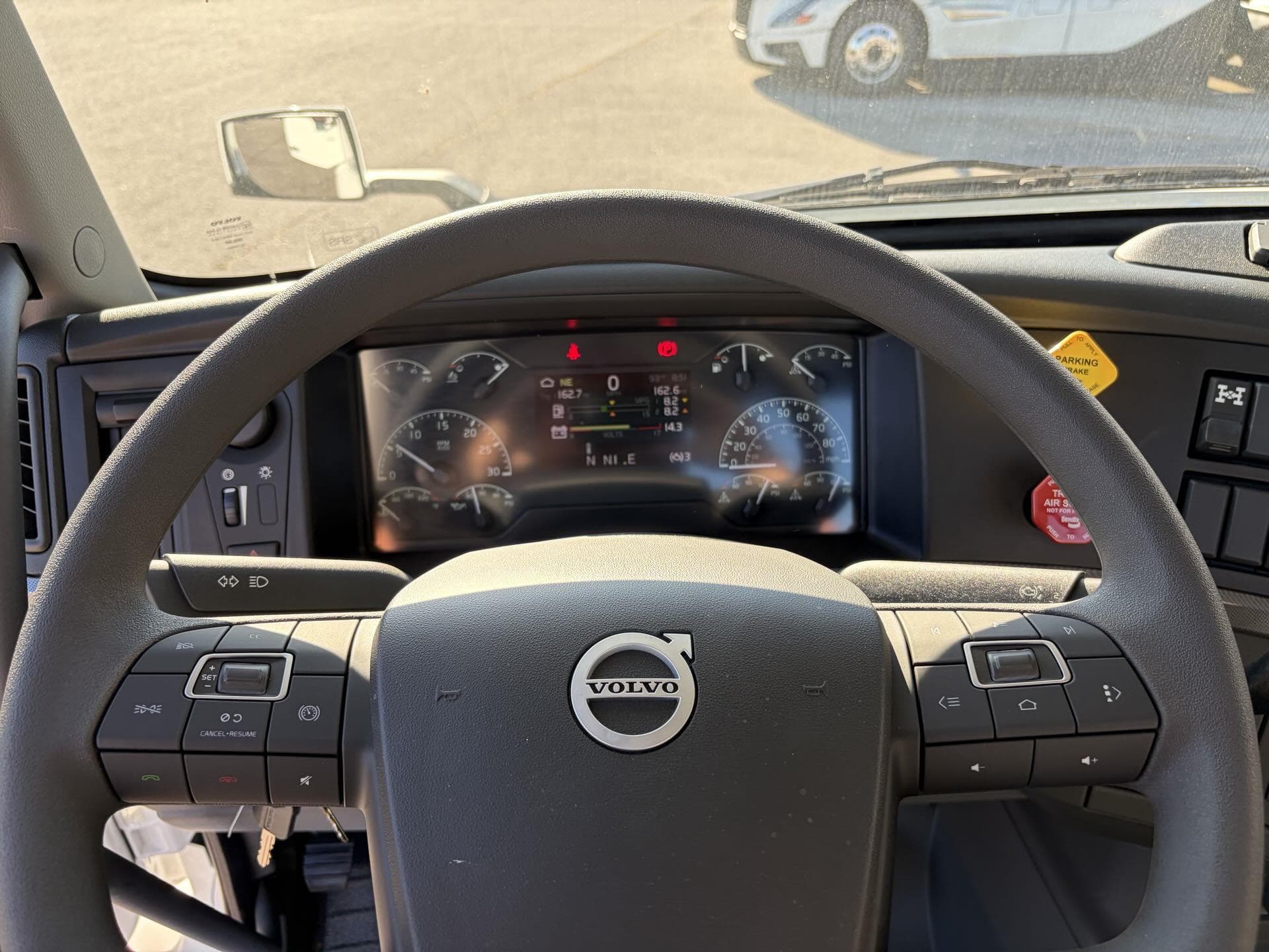 2026 Volvo VNR 640 — photo 15