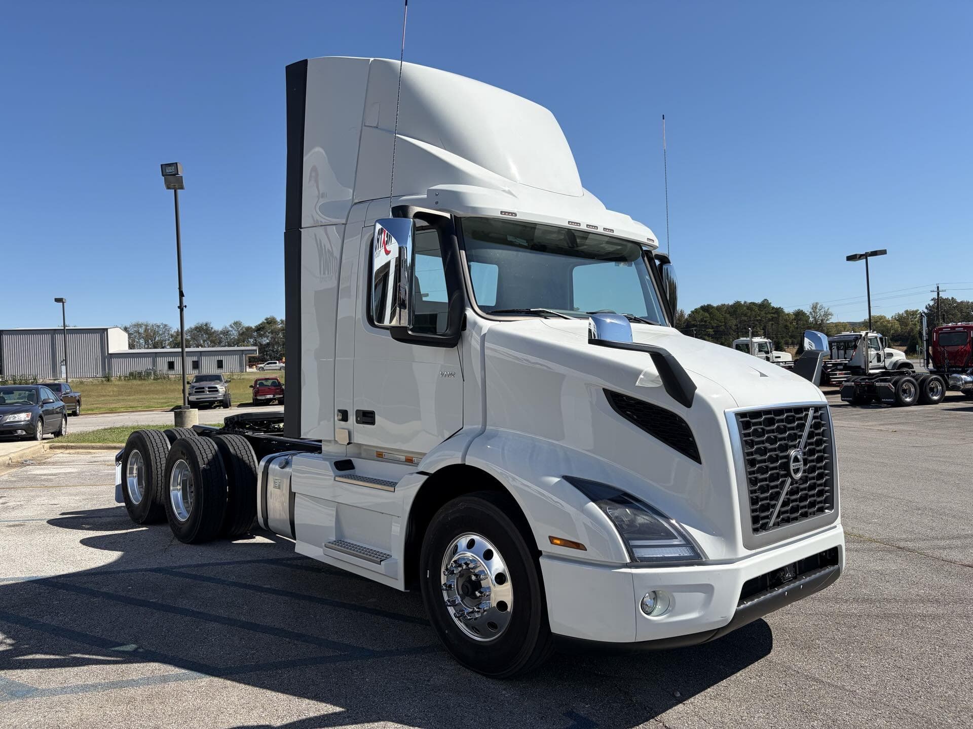 2026 Volvo VNR 640 — photo 3