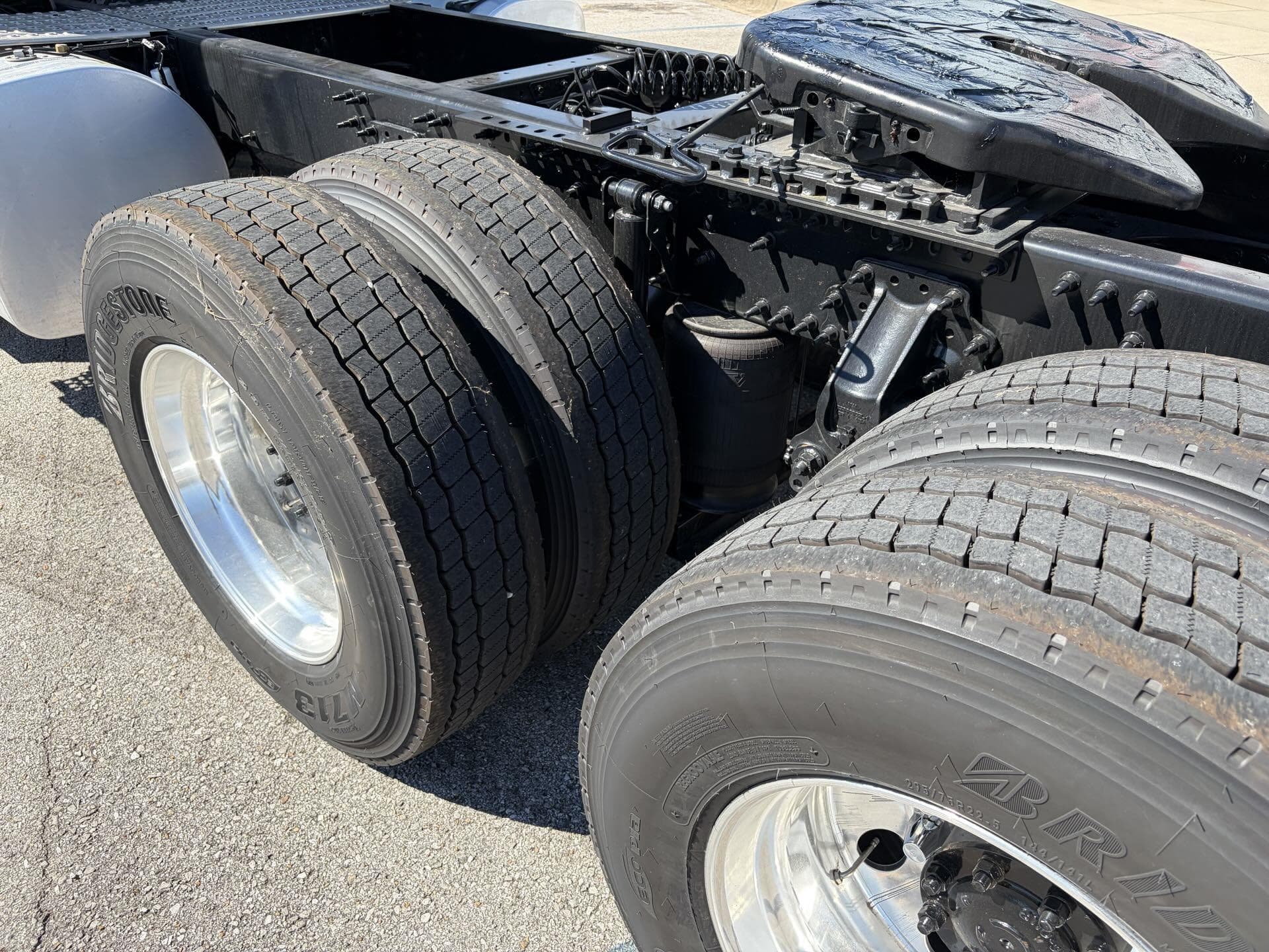 2026 Volvo VNR 640 — photo 7