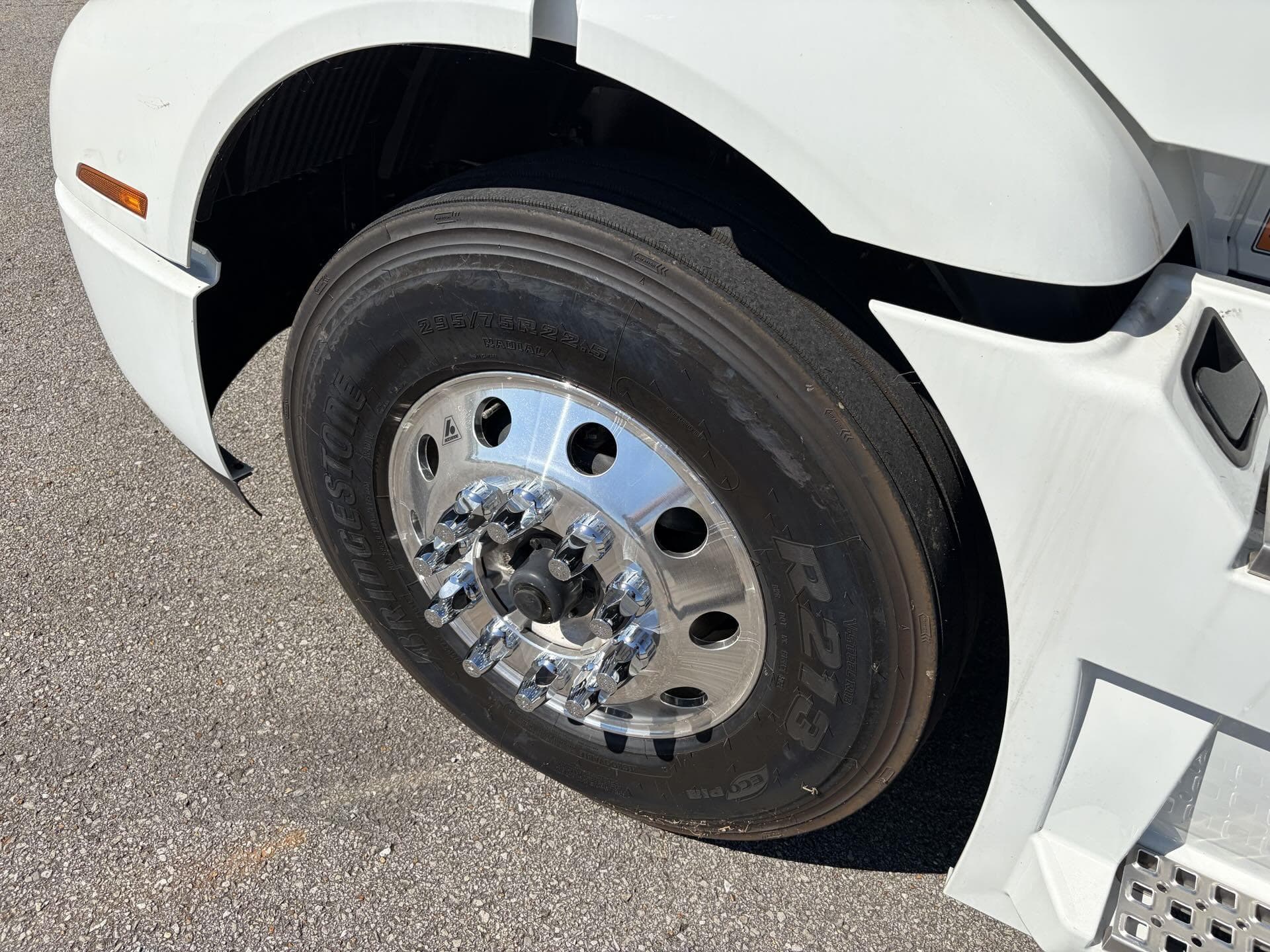 2026 Volvo VNR 640 — photo 10