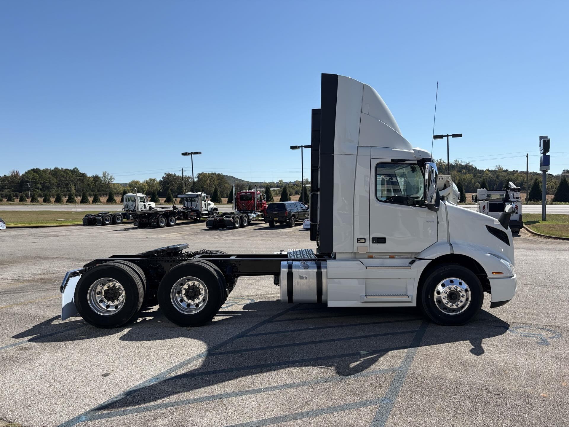 2026 Volvo VNR 640 — photo 5