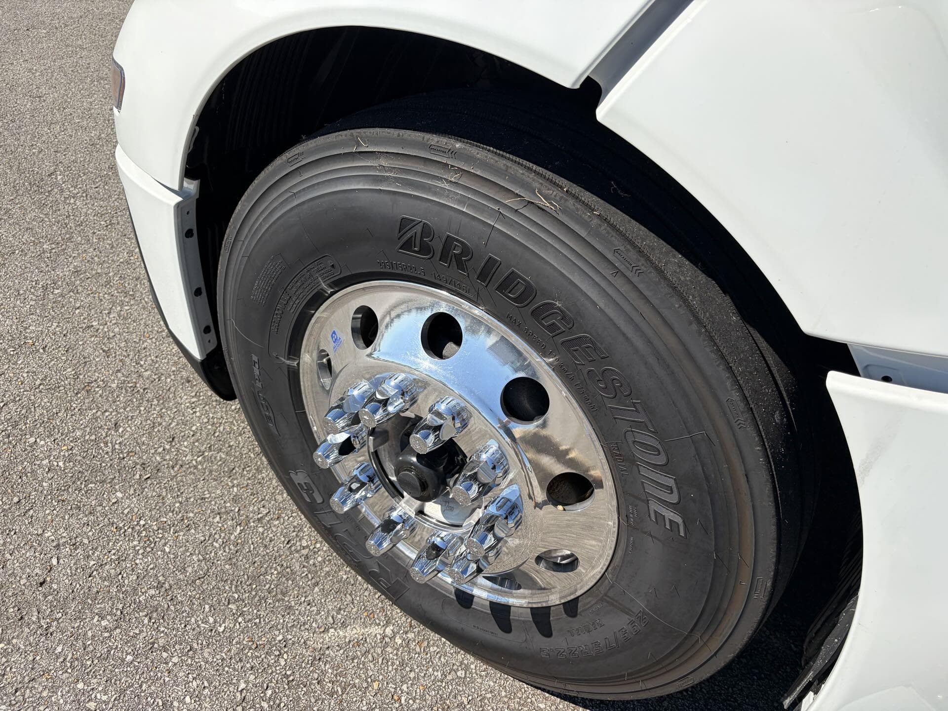 2026 Volvo VNL 860 — photo 8