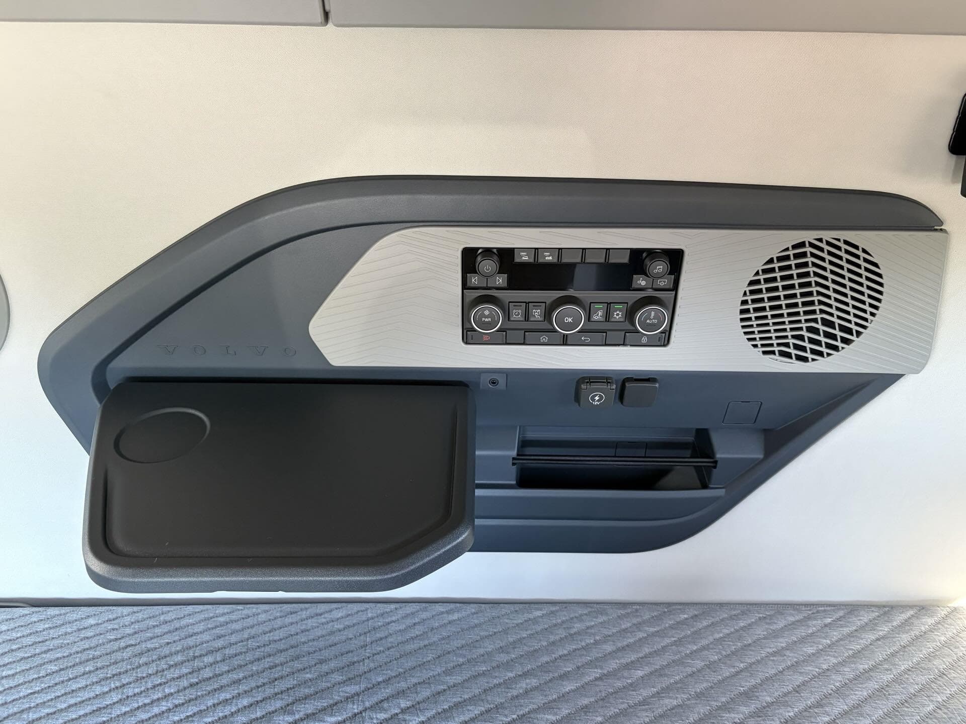 2026 Volvo VNL 860 — photo 29