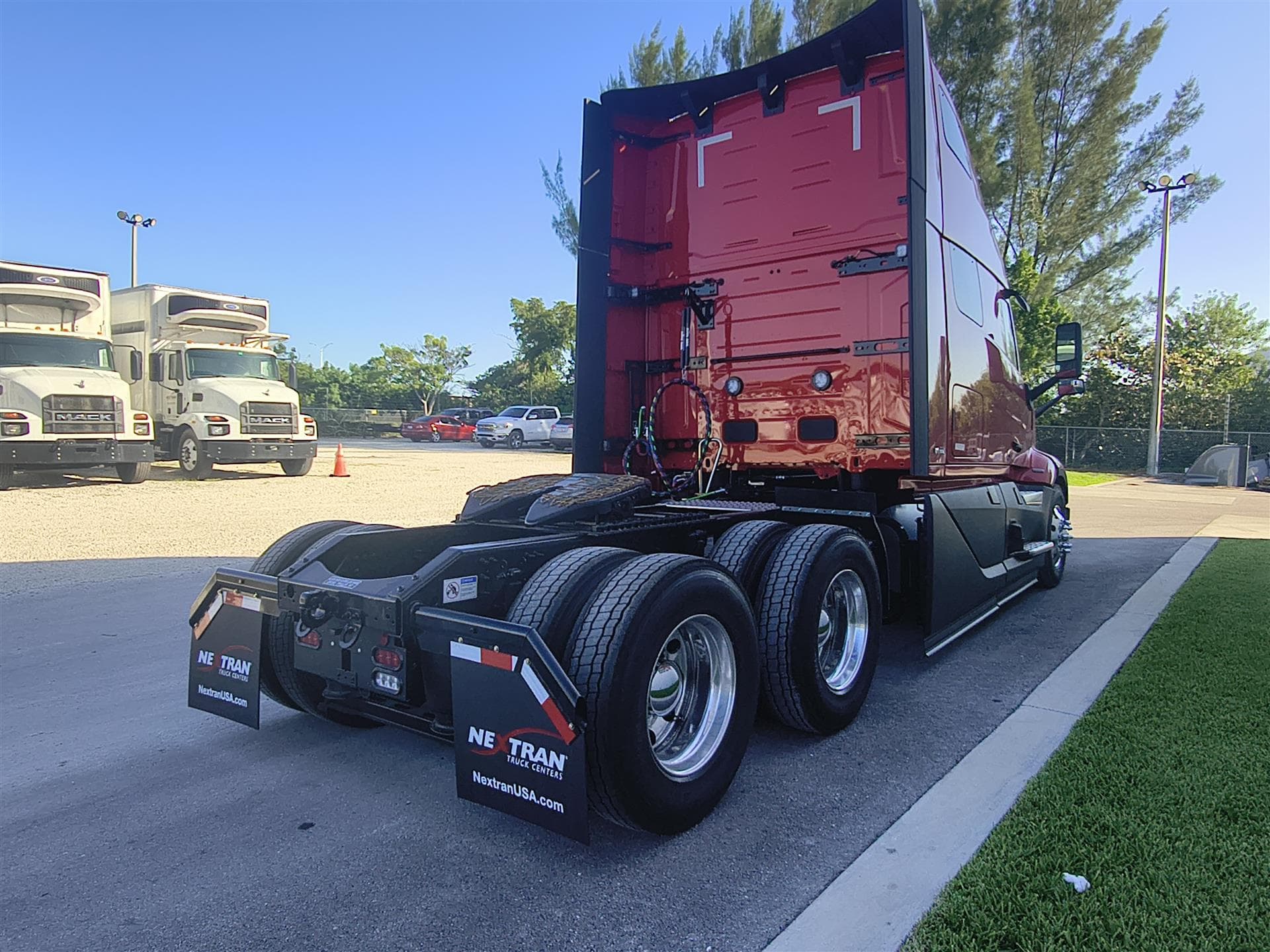 2026 Volvo VNL 860 — photo 5
