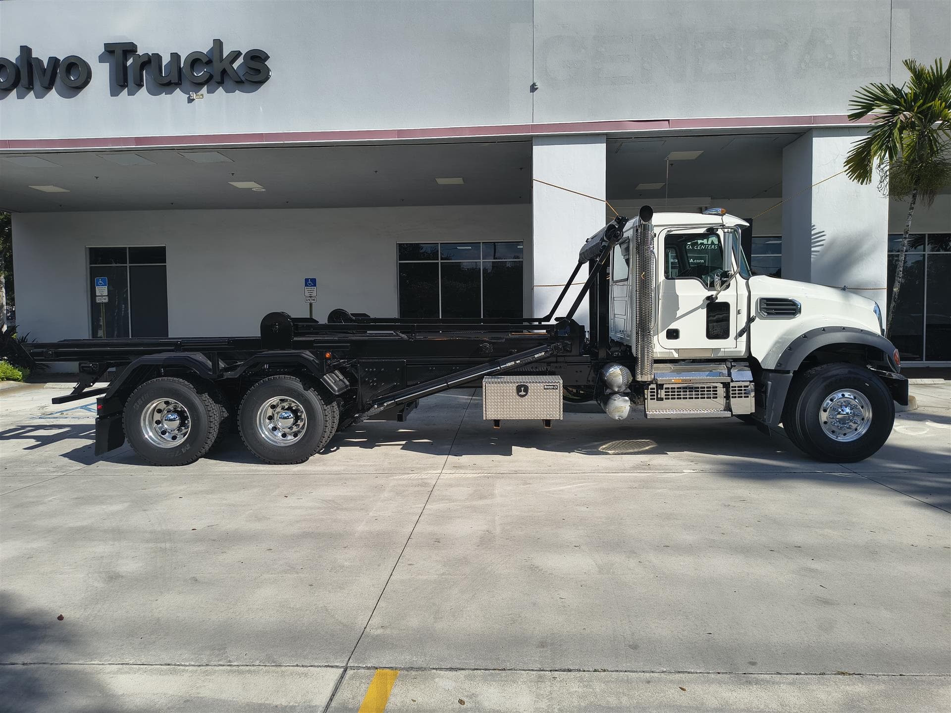 2027 Mack Granite — photo 6